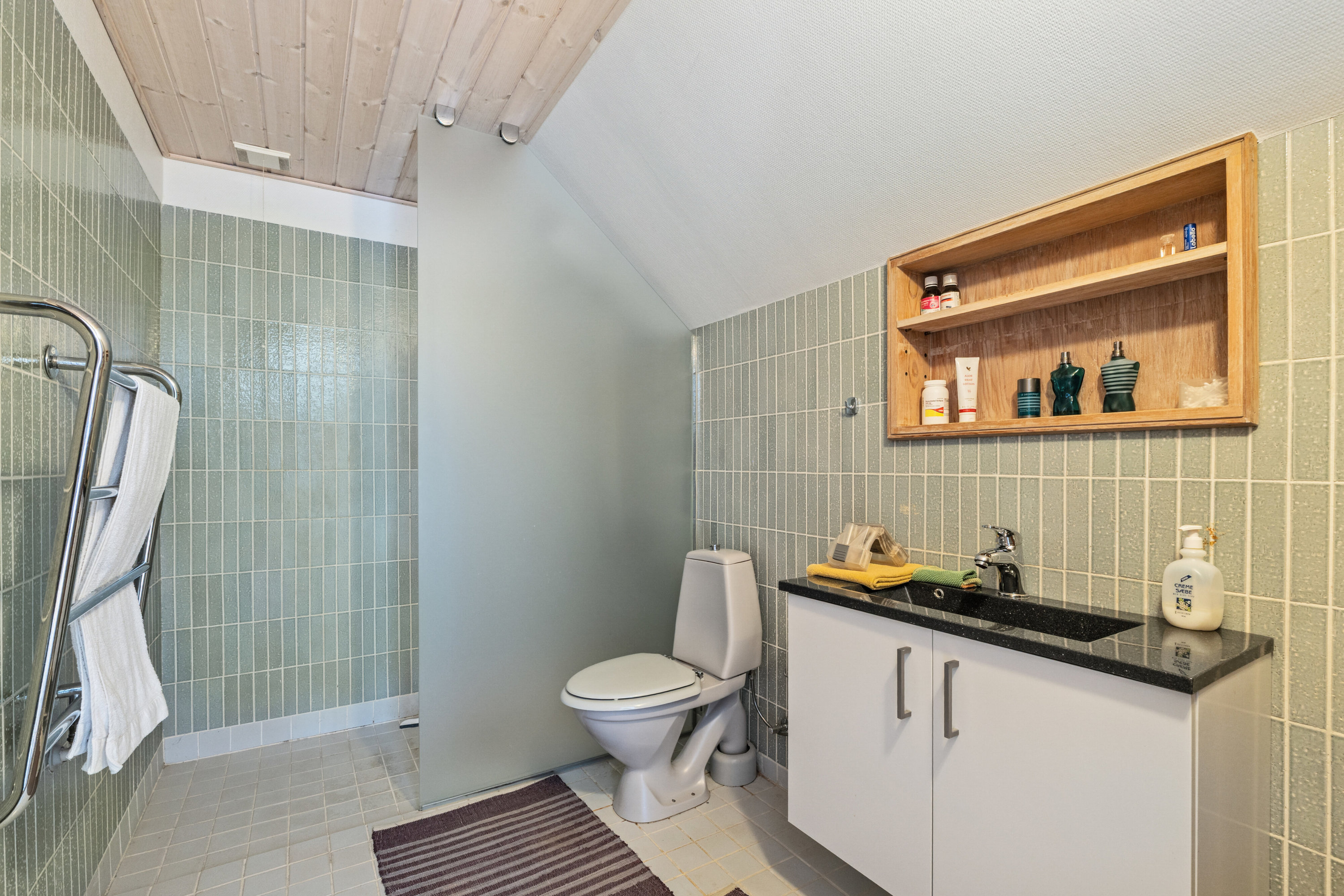 Fremhævet badeværelse billede i fuldskærmstilstand. Billede af Spjarupvej 6, 6040 Egtved