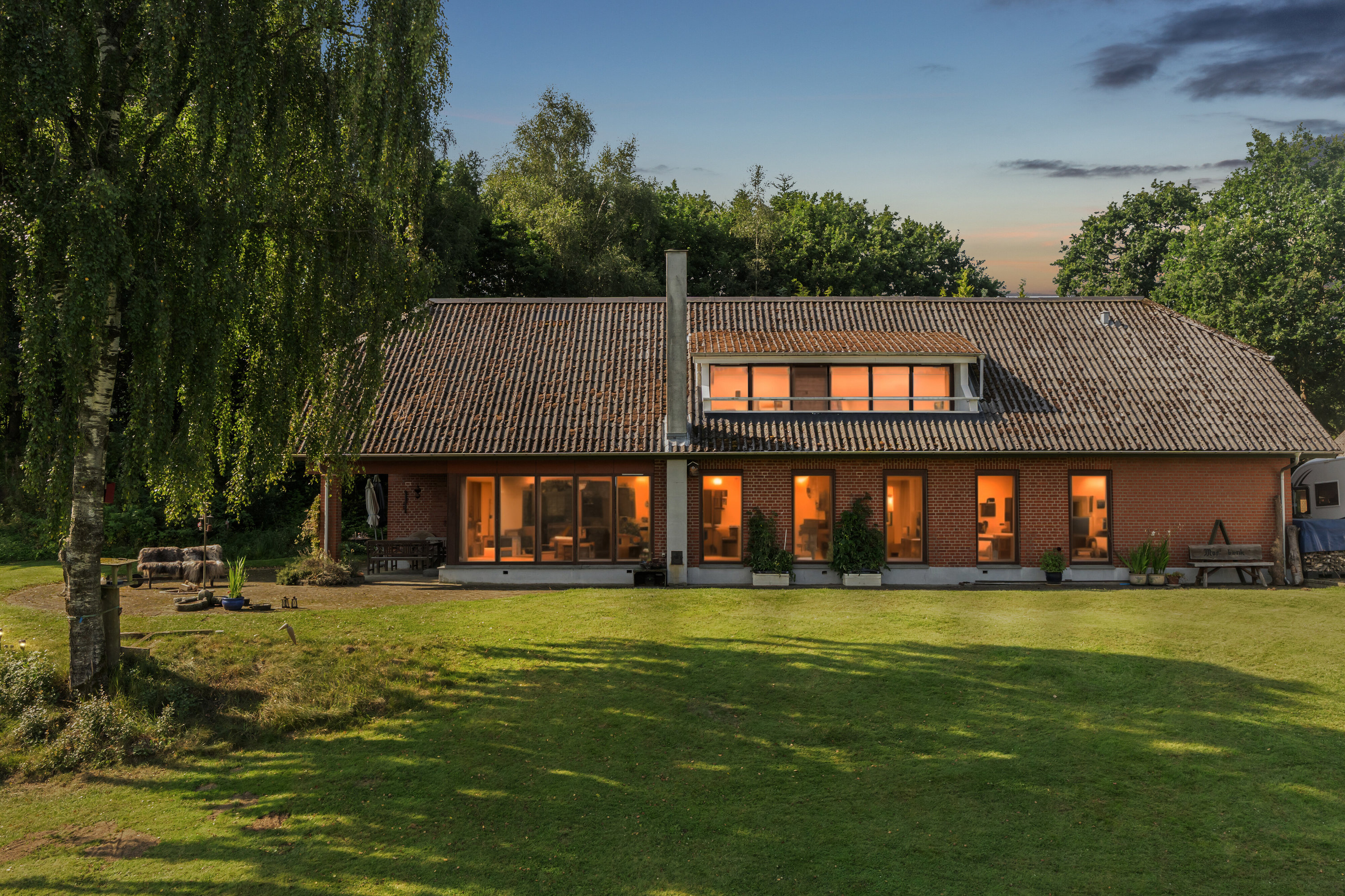 Fremhævet set fra haven billede i fuldskærmstilstand. Billede af Spjarupvej 6, 6040 Egtved