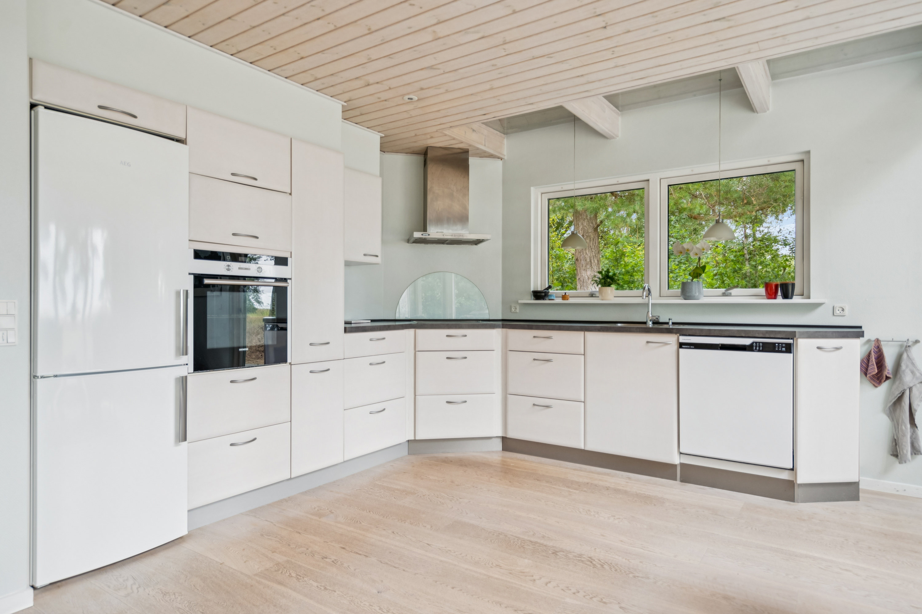 Fremhævet køkken billede i fuldskærmstilstand. Billede af Lindholmvej 10, Østerby, 9940 Læsø