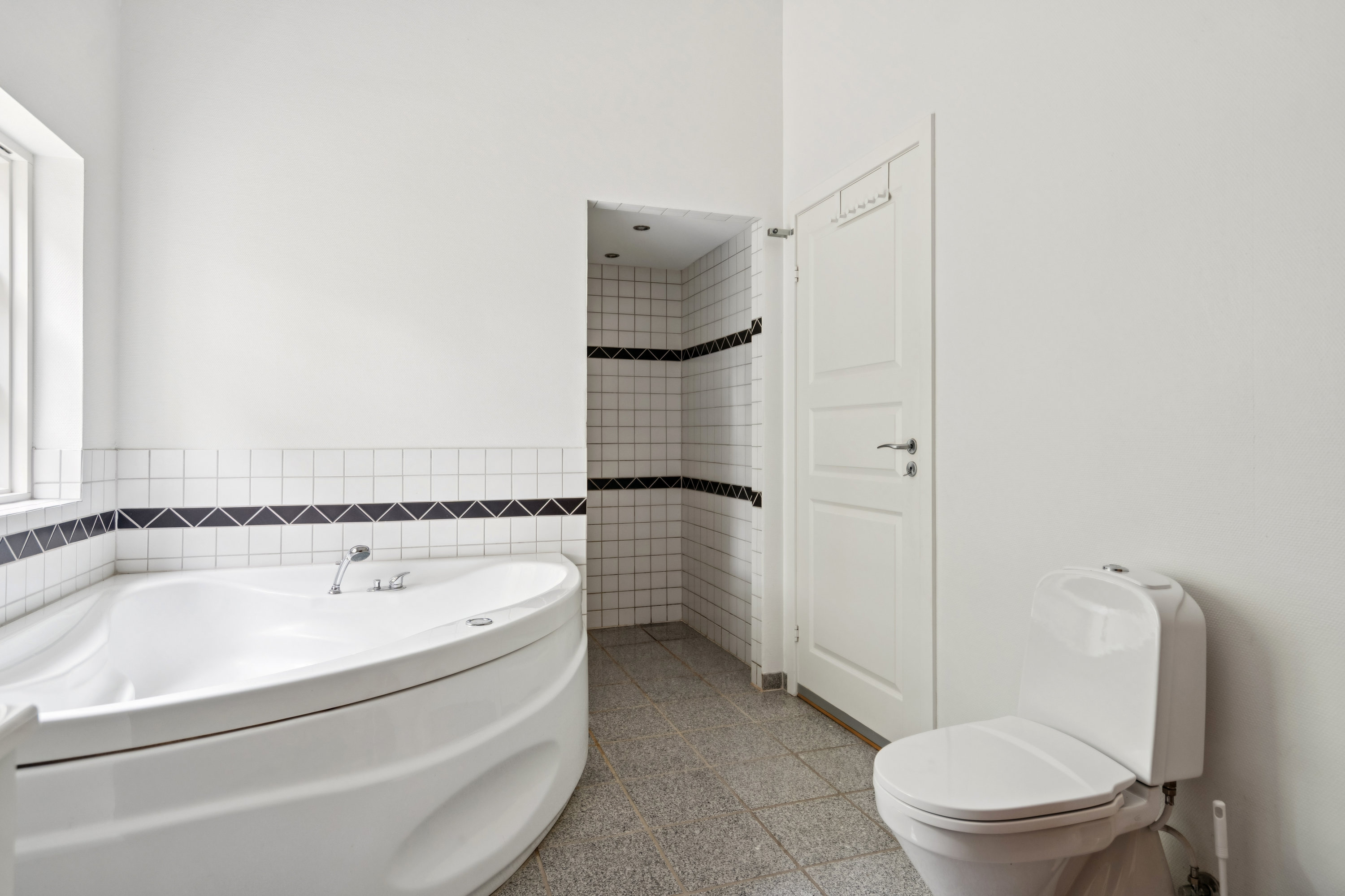 Fremhævet badeværelse billede i fuldskærmstilstand. Billede af Gulspurvevej 8, Østerby, 9940 Læsø