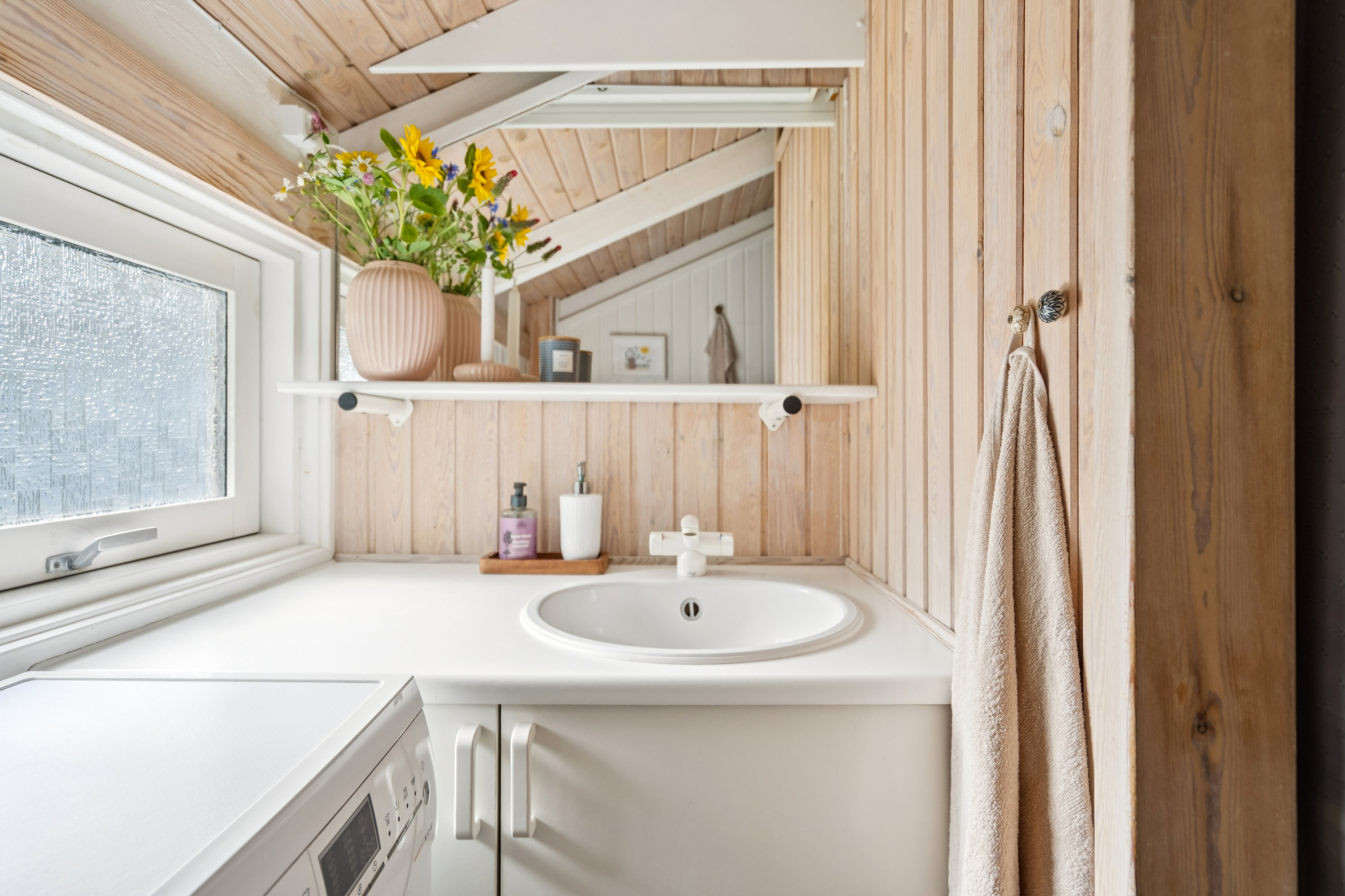 Fremhævet badeværelse billede i fuldskærmstilstand. Billede af Hyacintvej 1, Vesterø, 9940 Læsø