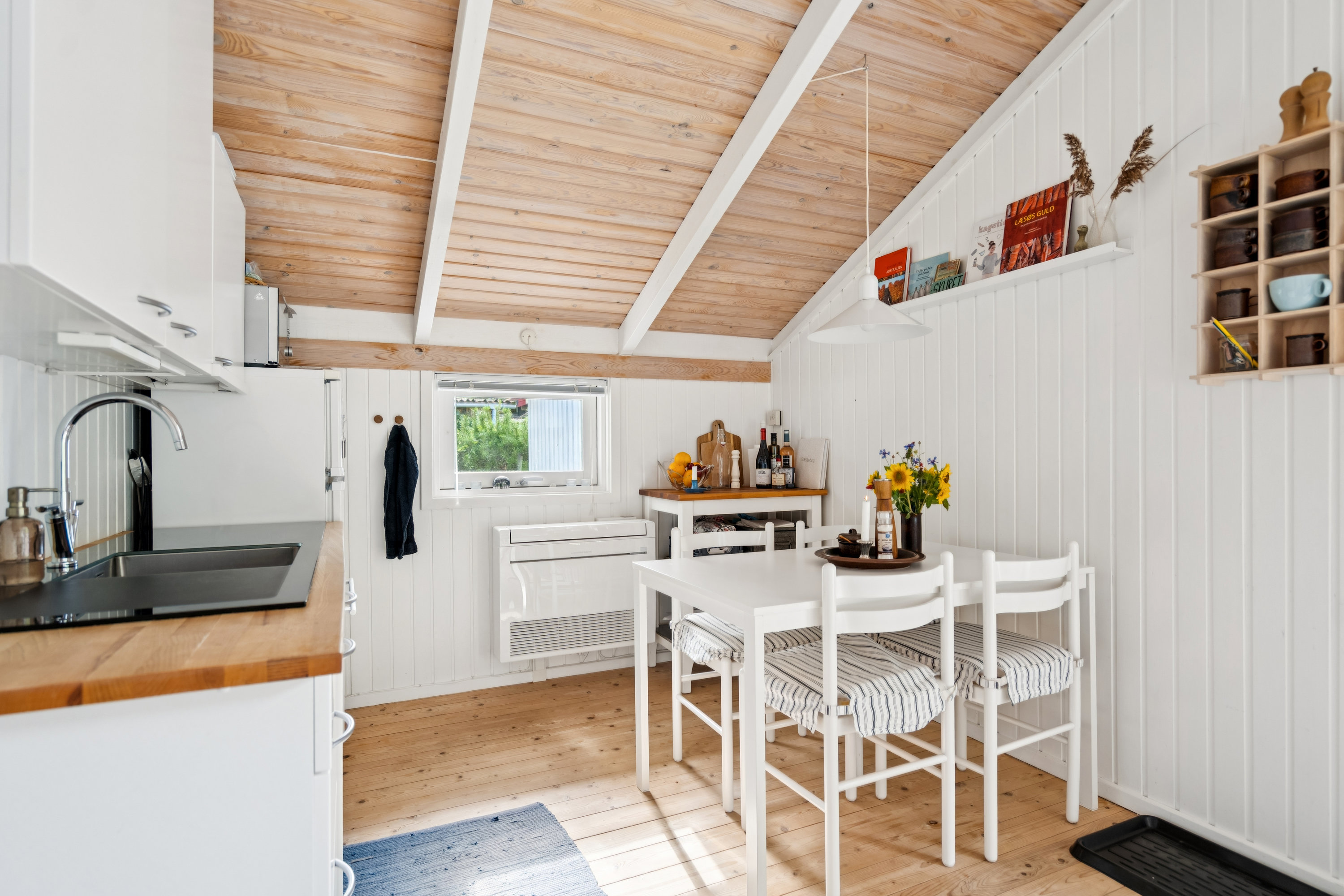 Fremhævet køkken billede i fuldskærmstilstand. Billede af Hyacintvej 1, Vesterø, 9940 Læsø