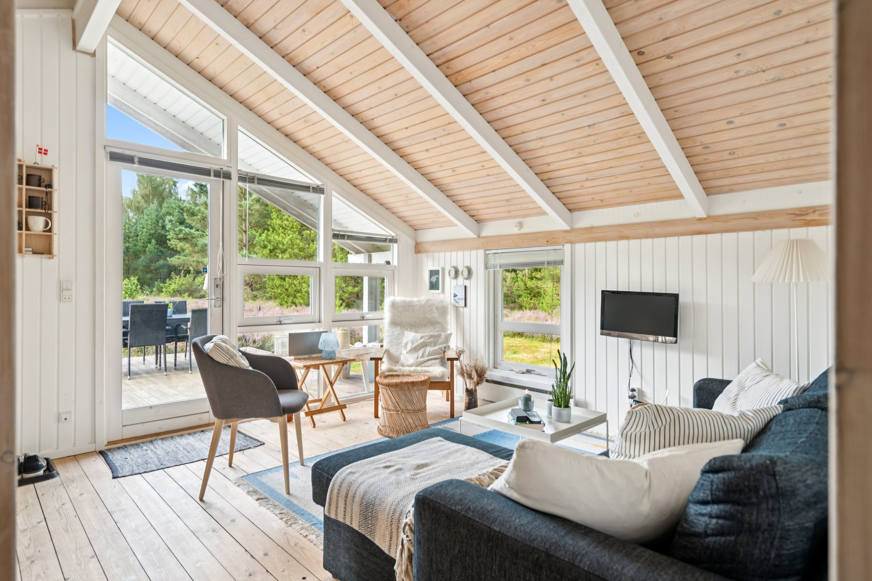 Fremhævet stue billede i fuldskærmstilstand. Billede af Hyacintvej 1, Vesterø, 9940 Læsø