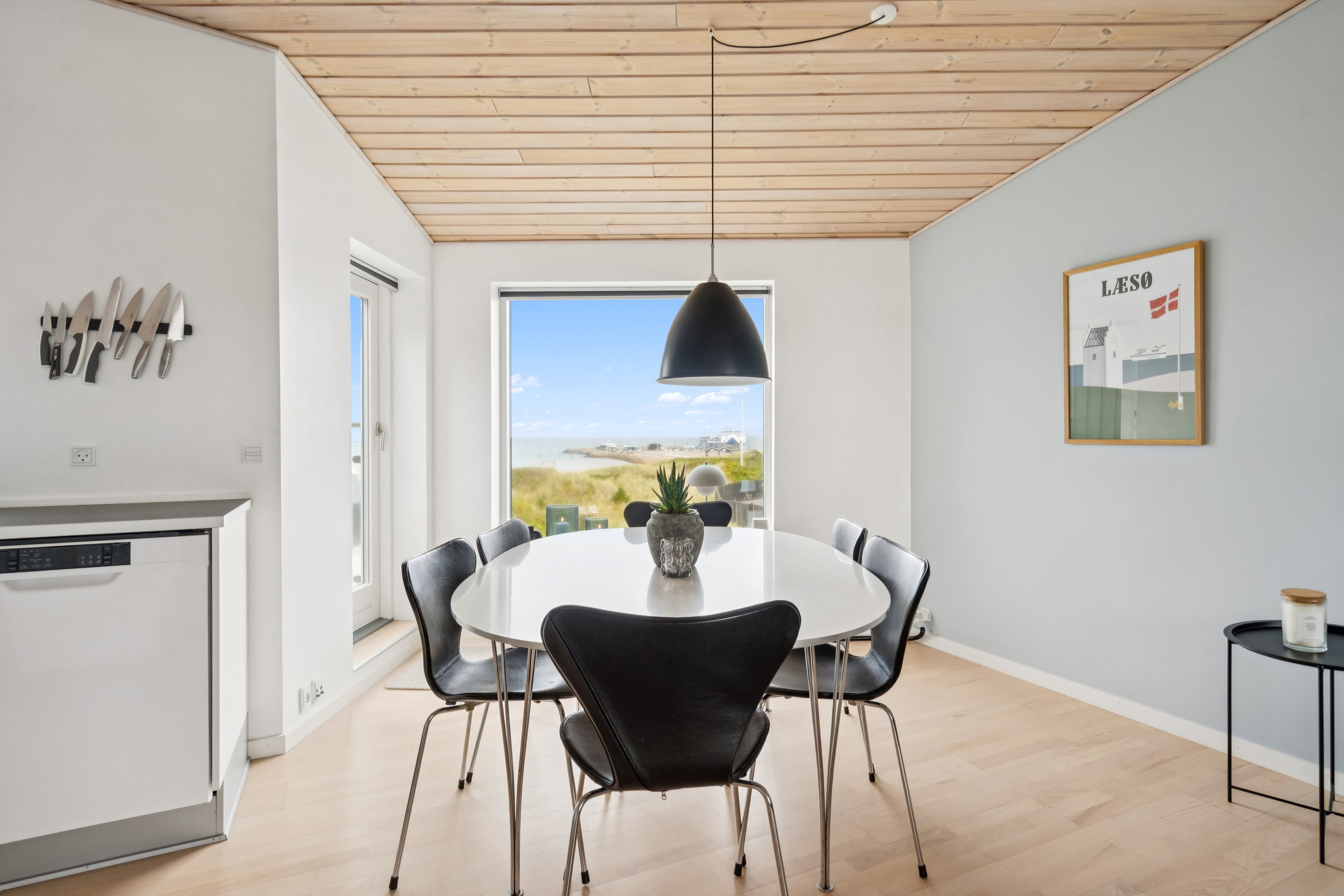 Fremhævet stue billede i fuldskærmstilstand. Billede af Strandkanten 3, Vesterø Havn, 9940 Læsø