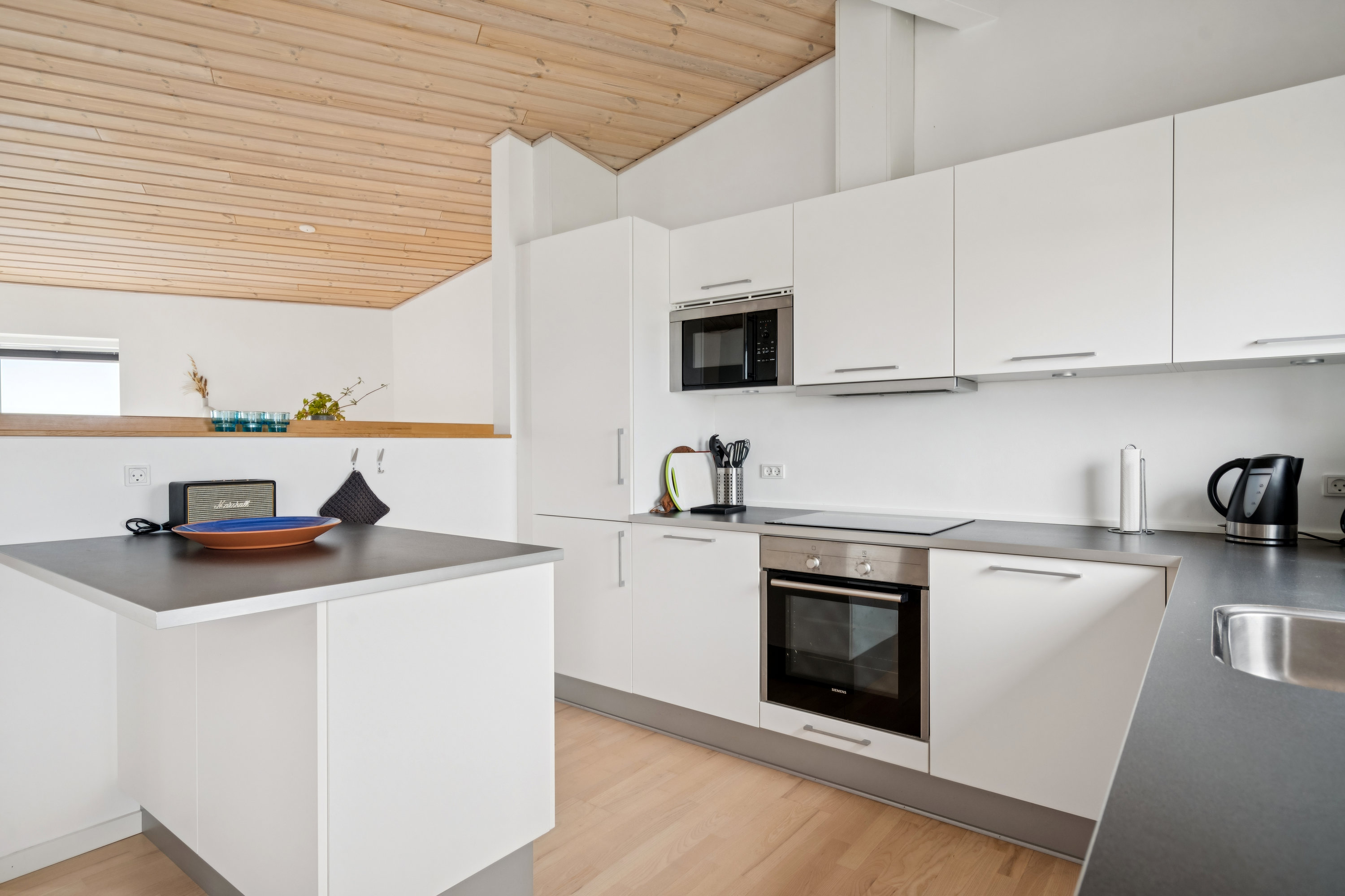 Fremhævet køkken billede i fuldskærmstilstand. Billede af Strandkanten 3, Vesterø Havn, 9940 Læsø