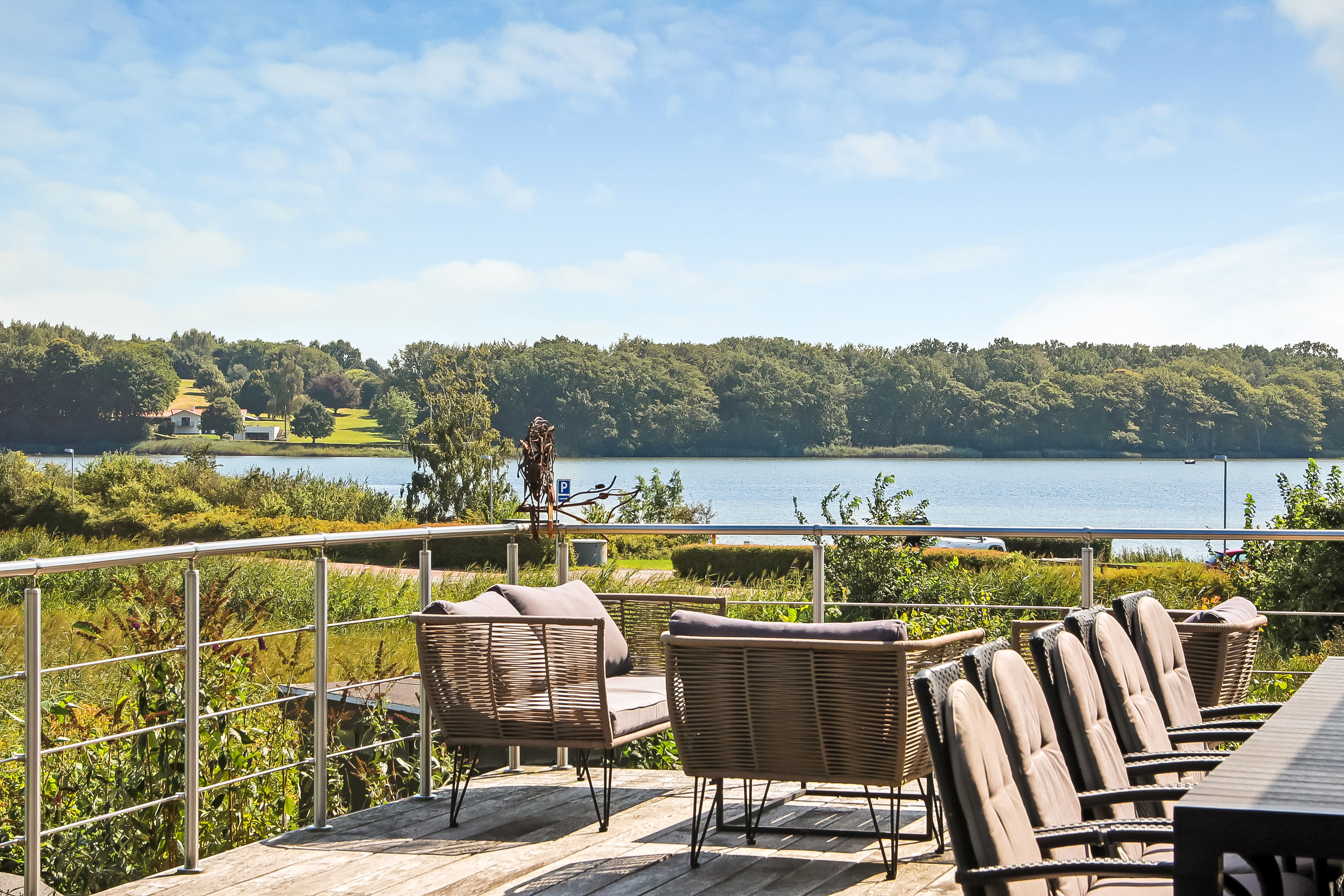 Fremhævet terrasse billede i fuldskærmstilstand. Billede af Hestehavevej 5, 5700 Svendborg