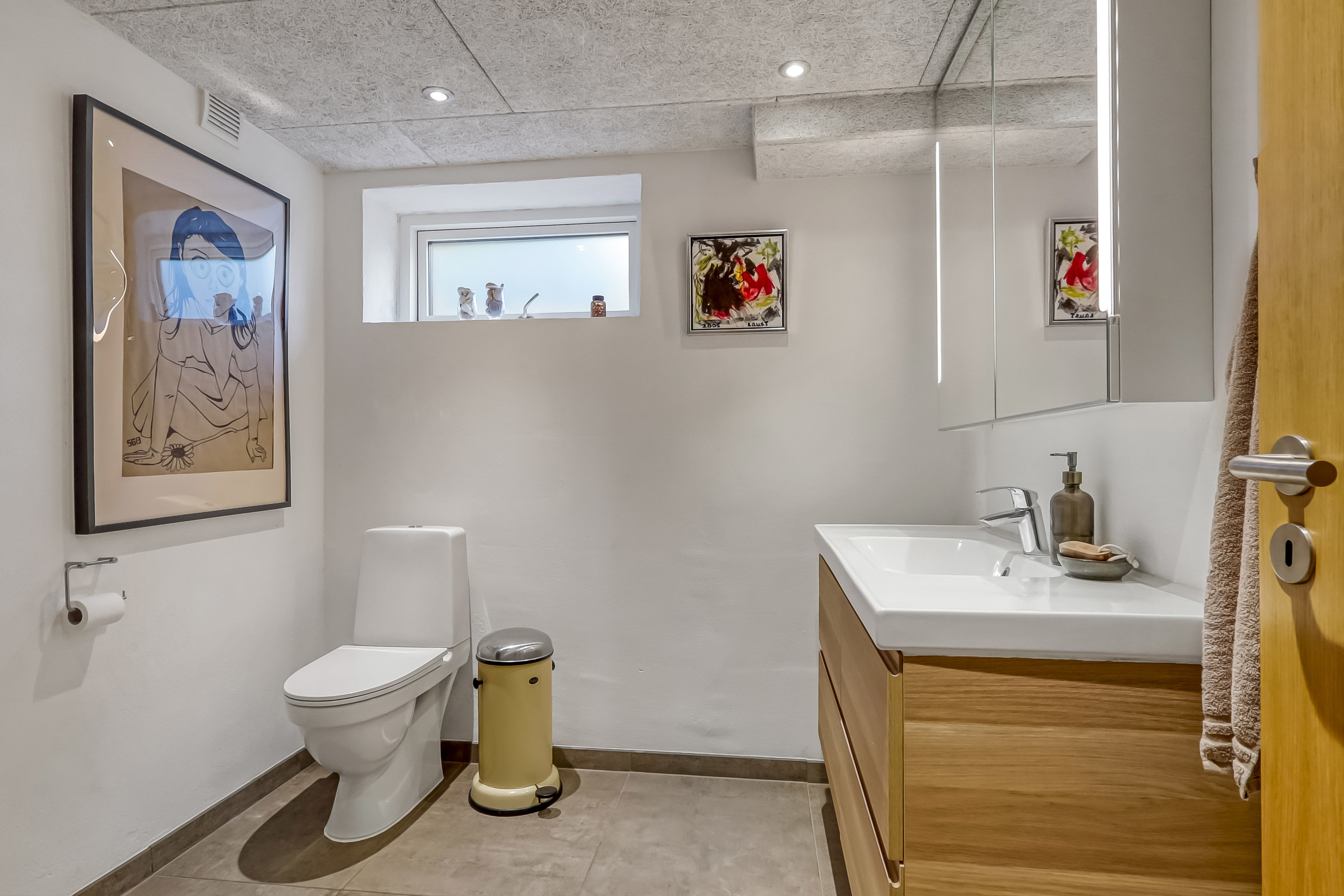 Fremhævet toilet billede i fuldskærmstilstand. Billede af Hestehavevej 5, 5700 Svendborg