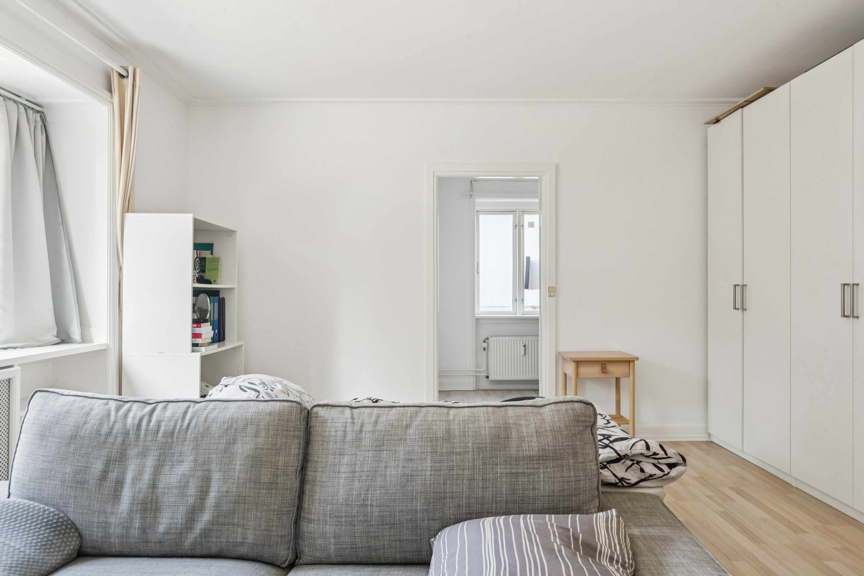 Fremhævet stue billede i fuldskærmstilstand. Billede af Skovkrogen 7, st.. mf., 2920 Charlottenlund