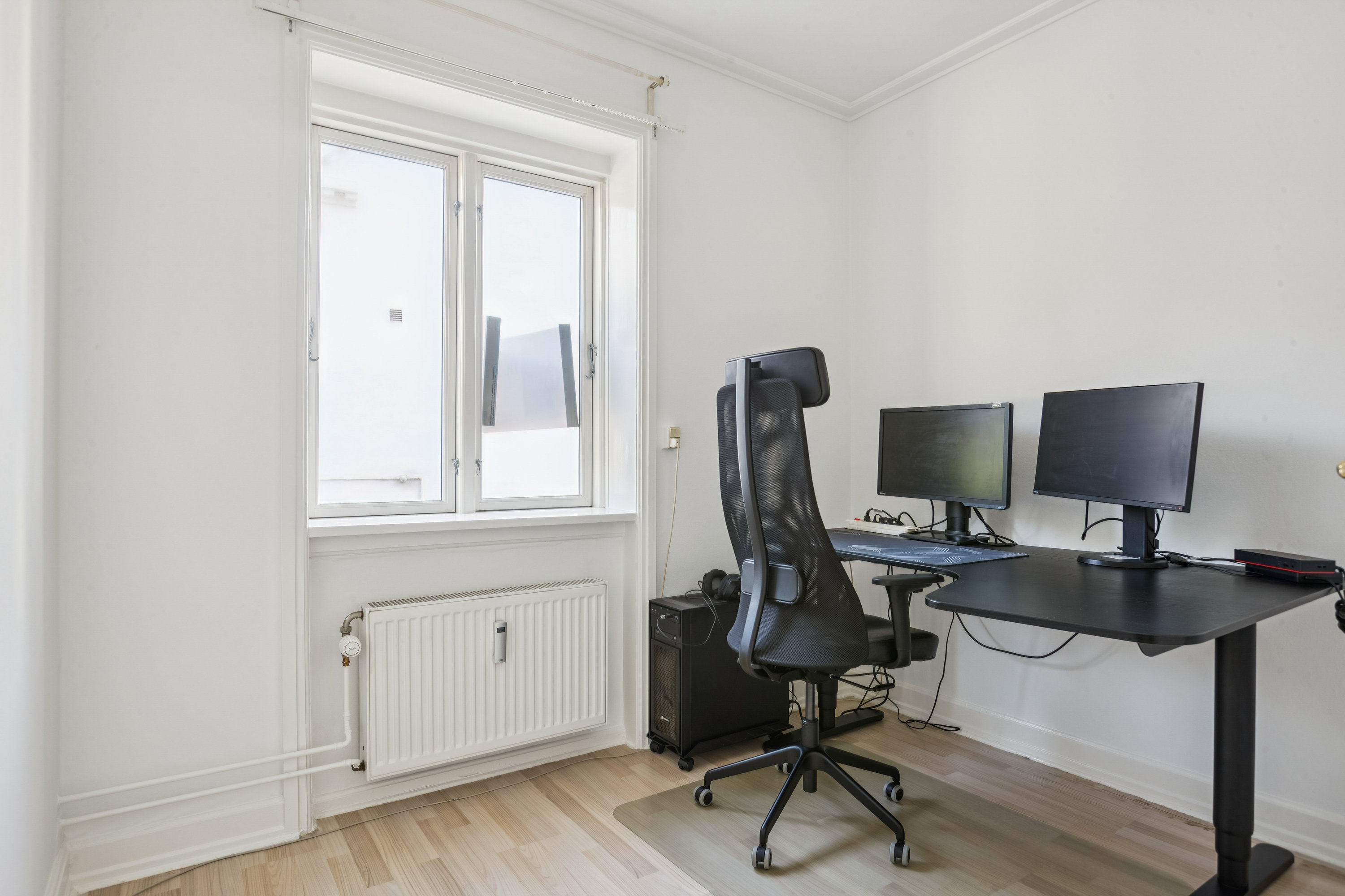 Fremhævet stue billede i fuldskærmstilstand. Billede af Skovkrogen 7, st.. mf., 2920 Charlottenlund