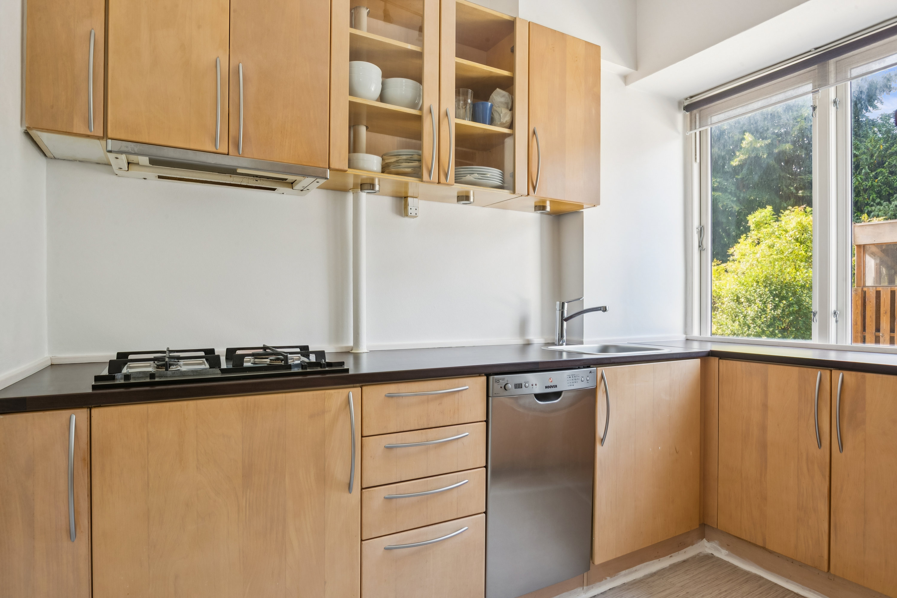 Fremhævet køkken billede i fuldskærmstilstand. Billede af Skovkrogen 7, st.. mf., 2920 Charlottenlund