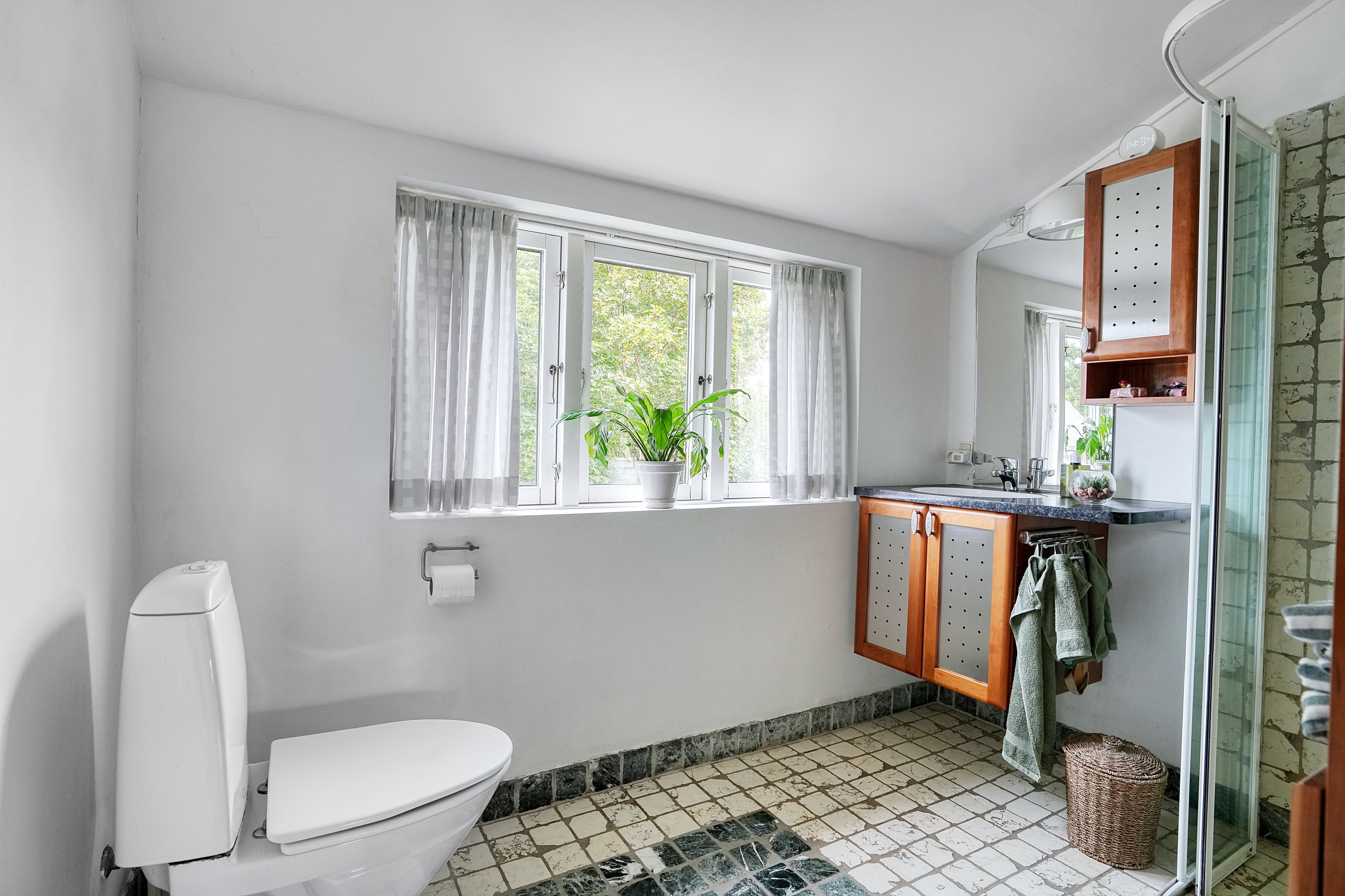 Fremhævet badeværelse billede i fuldskærmstilstand. Billede af Ullersvej 1, 1., 3220 Tisvildeleje