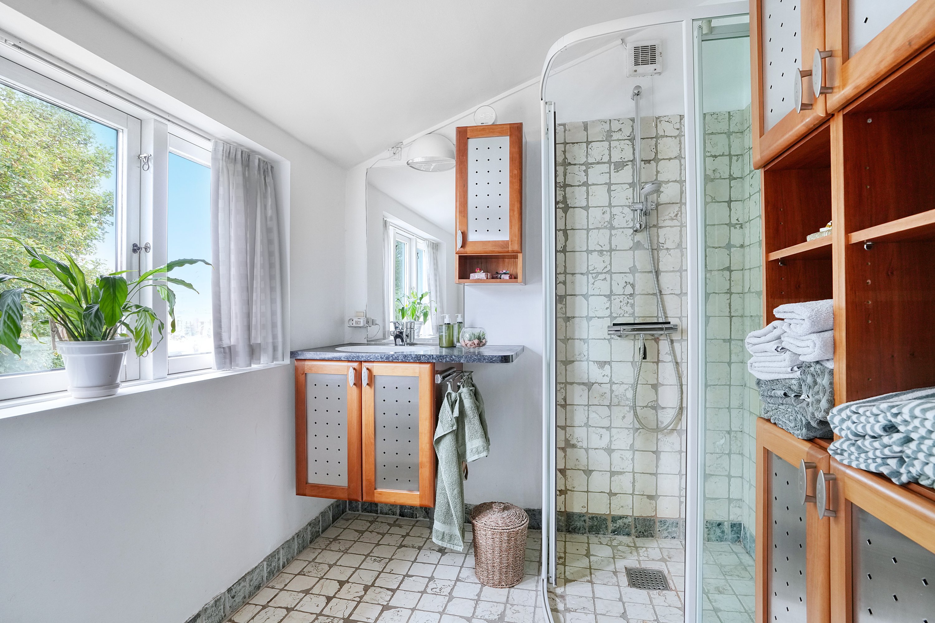 Fremhævet badeværelse billede i fuldskærmstilstand. Billede af Ullersvej 1, 1., 3220 Tisvildeleje