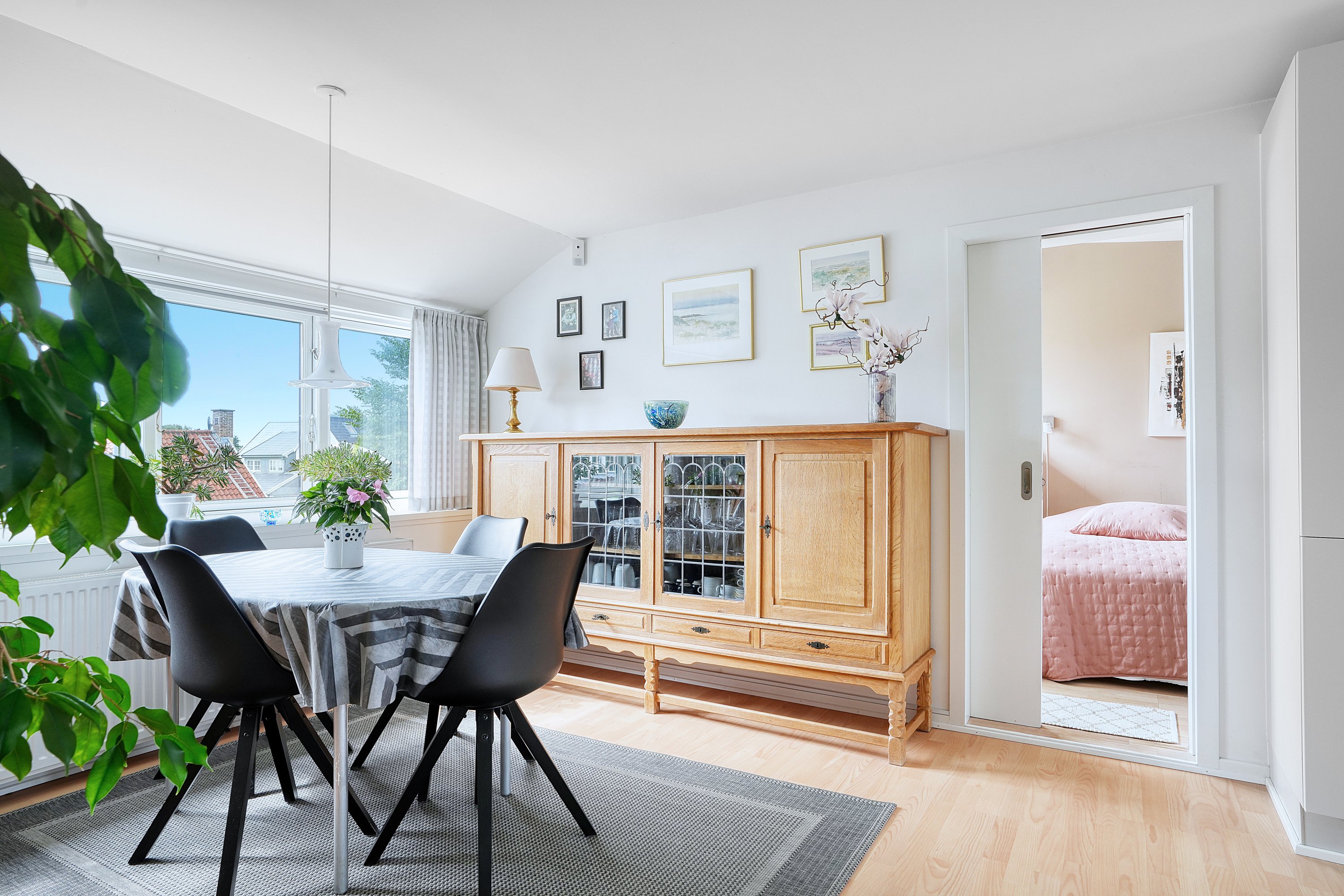 Fremhævet spisestue billede i fuldskærmstilstand. Billede af Ullersvej 1, 1., 3220 Tisvildeleje