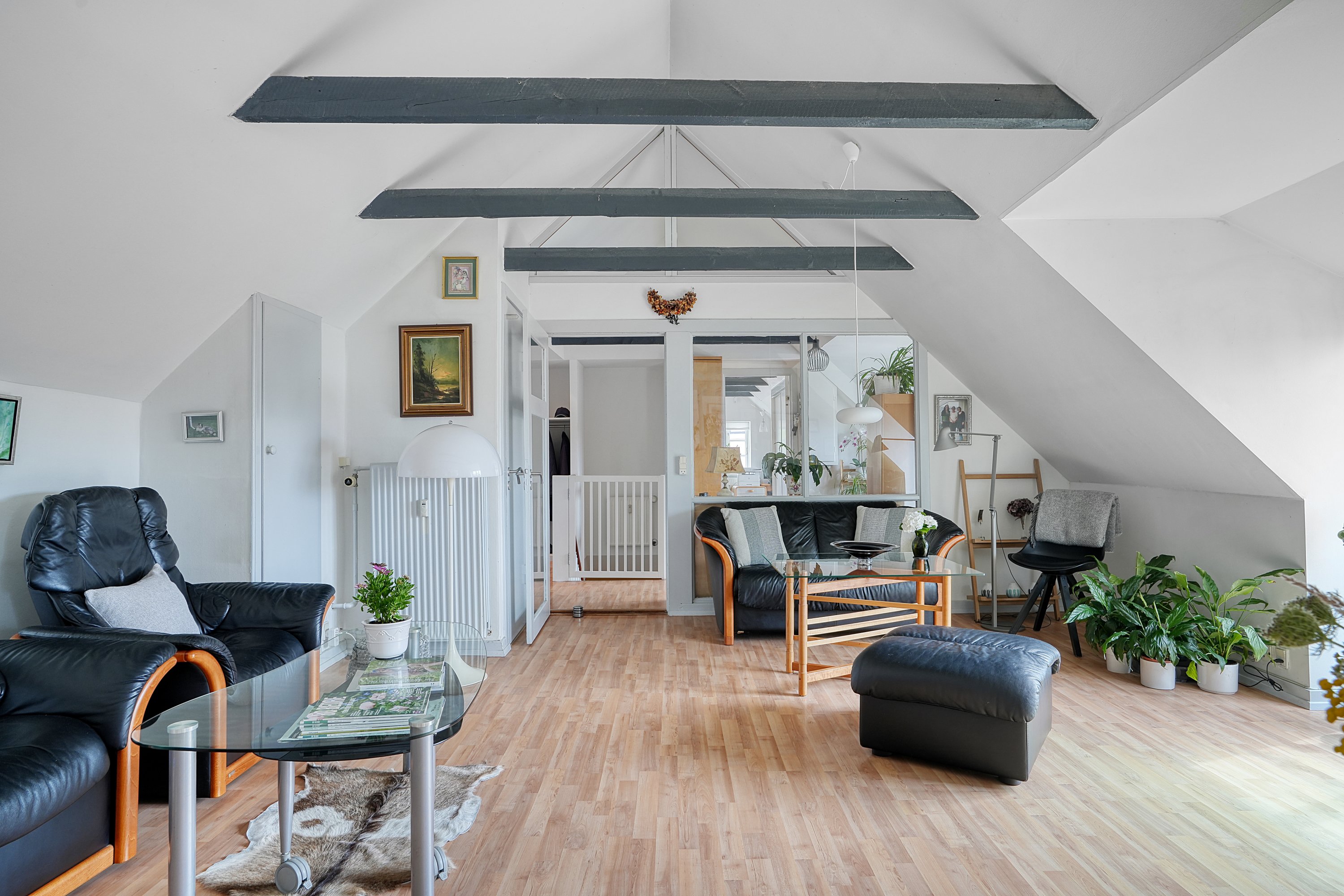 Fremhævet stue billede i fuldskærmstilstand. Billede af Ullersvej 1, 1., 3220 Tisvildeleje