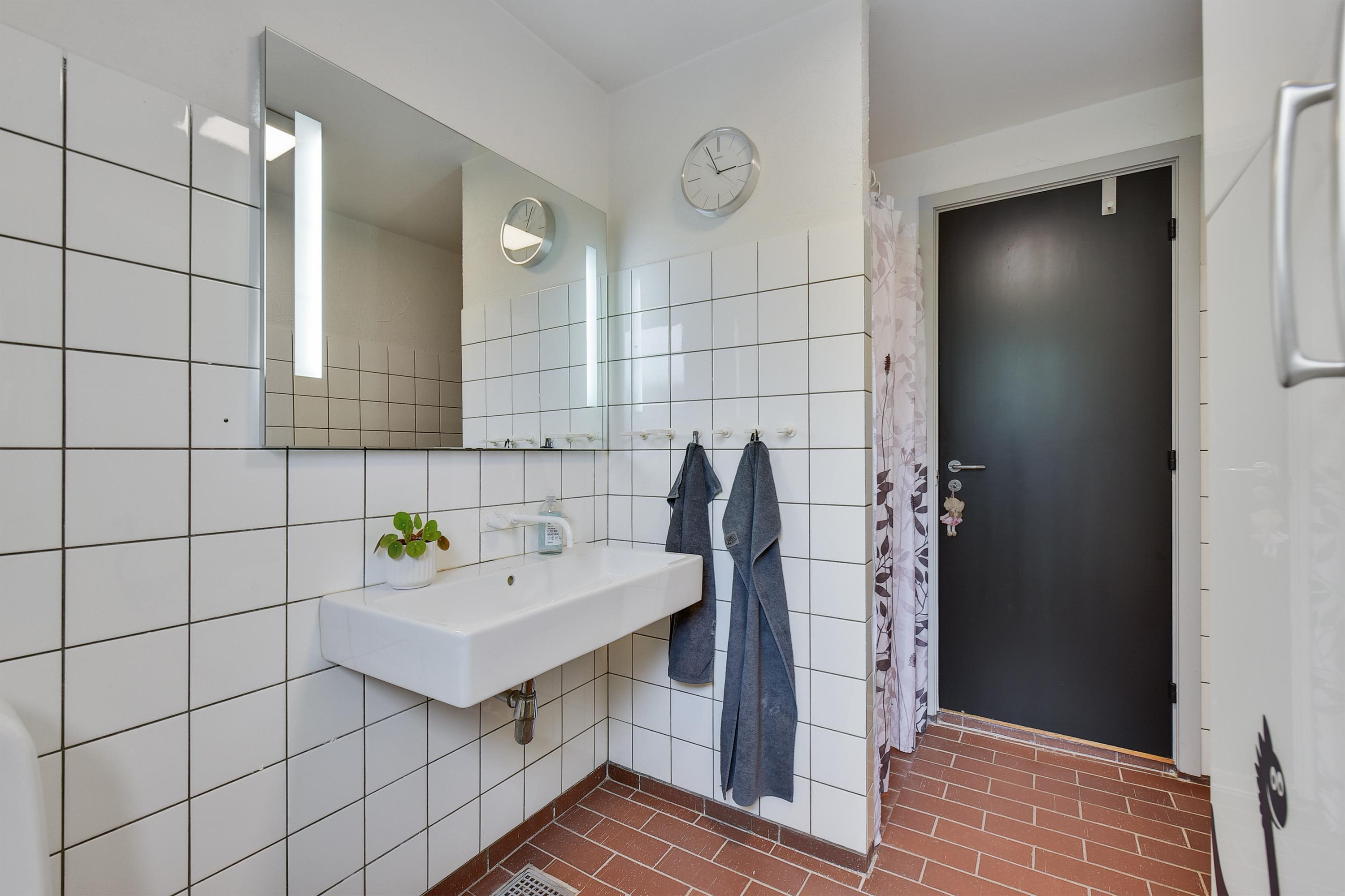 Fremhævet badeværelse billede i fuldskærmstilstand. Billede af Mølleparken 15, 7184 Vandel