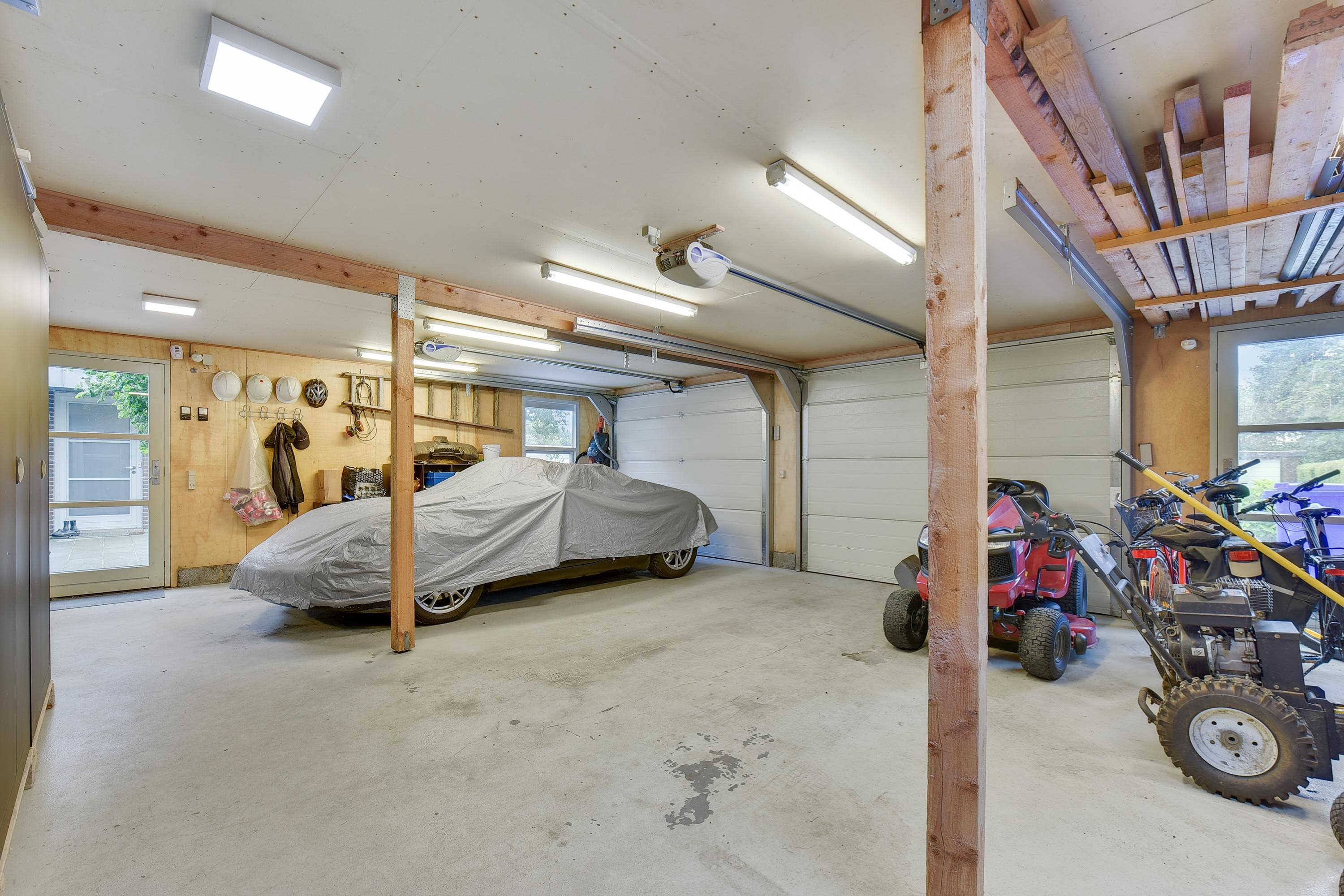 Fremhævet garage billede i fuldskærmstilstand. Billede af Mølleparken 15, 7184 Vandel