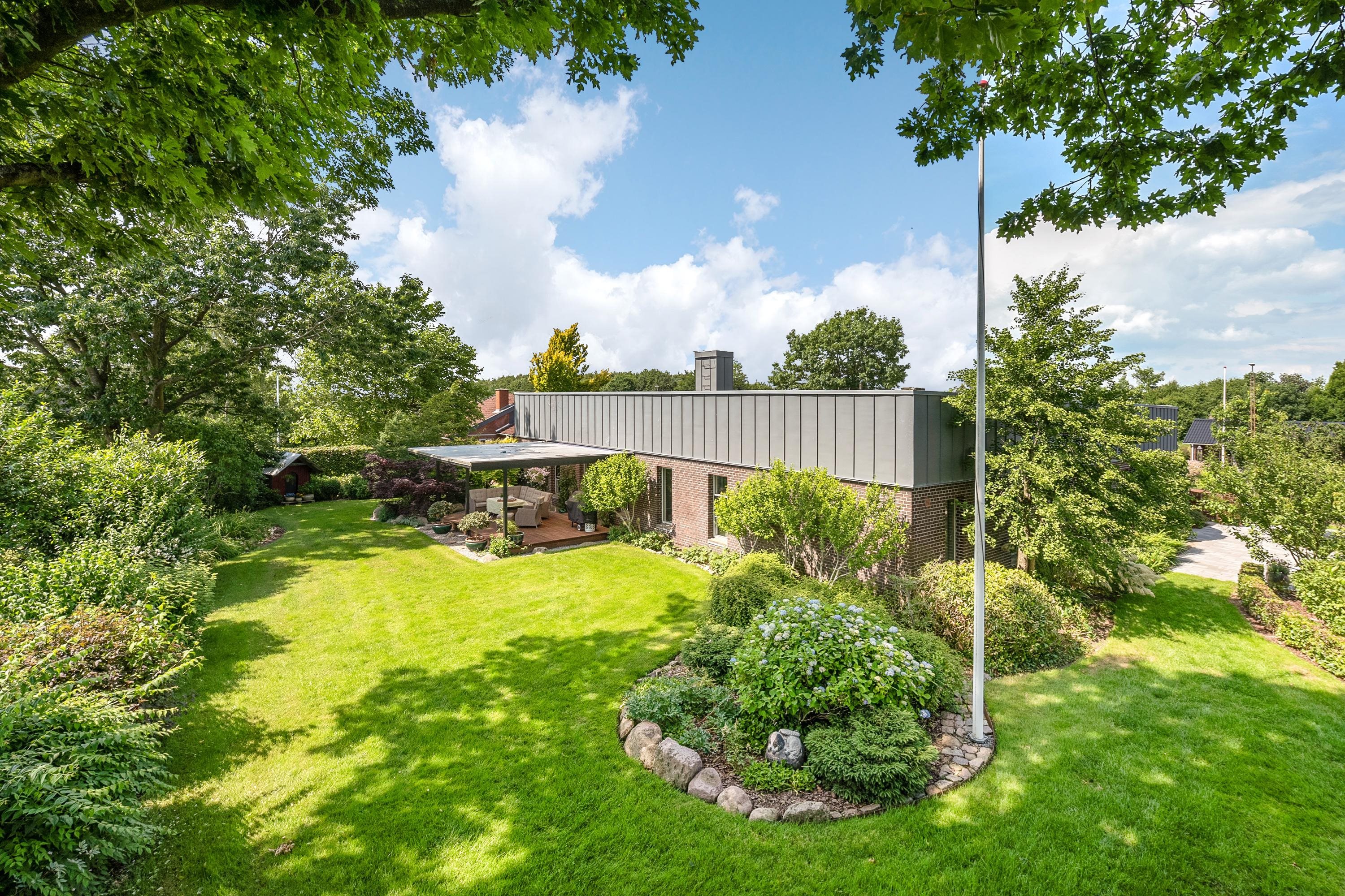 Villa: Ejendommen på Mølleparken 15, 7184 Vandel