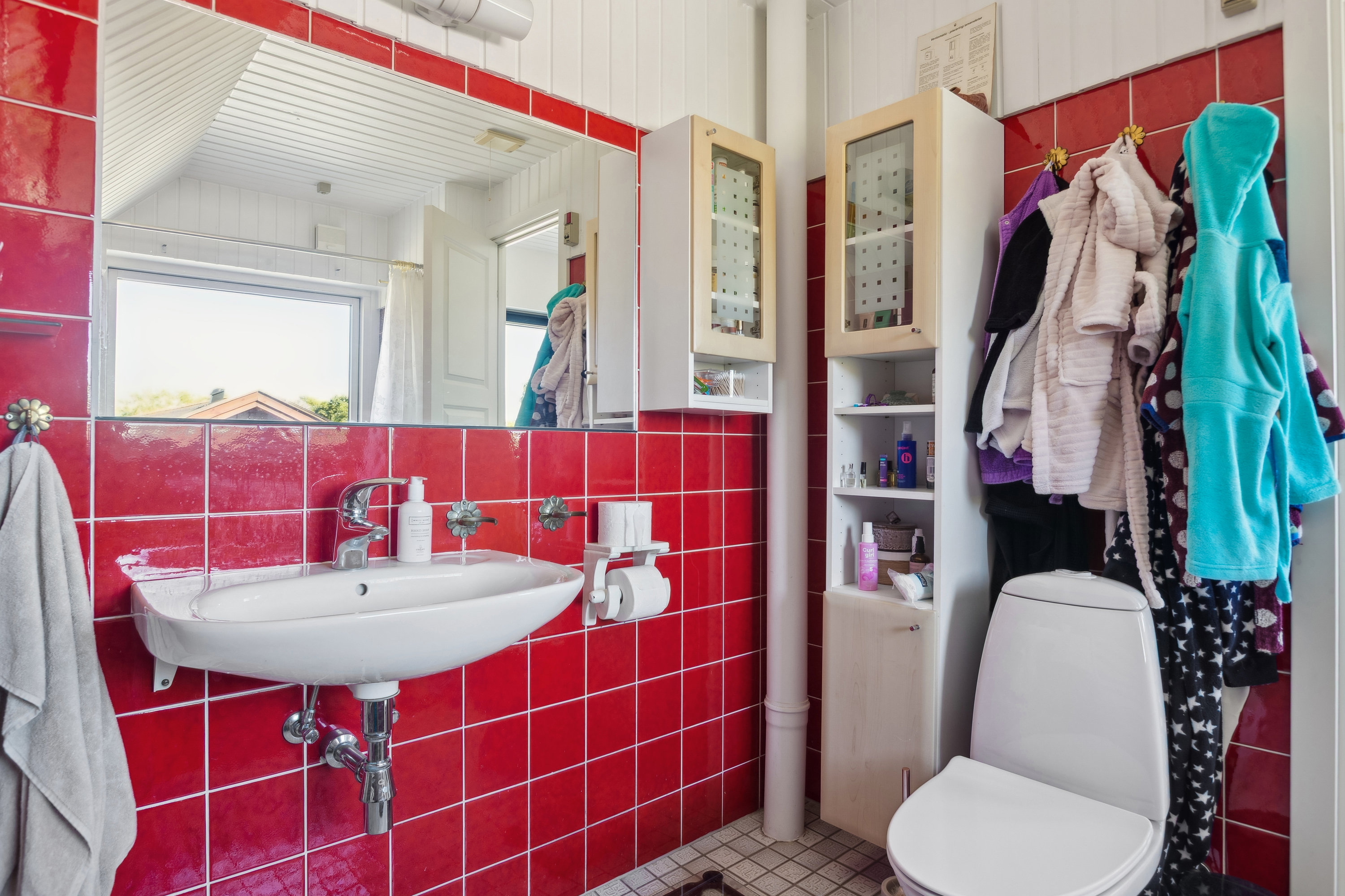 Fremhævet badeværelse billede i fuldskærmstilstand. Billede af Sletteager 76, Baldersbrønde, 2640 Hedehusene