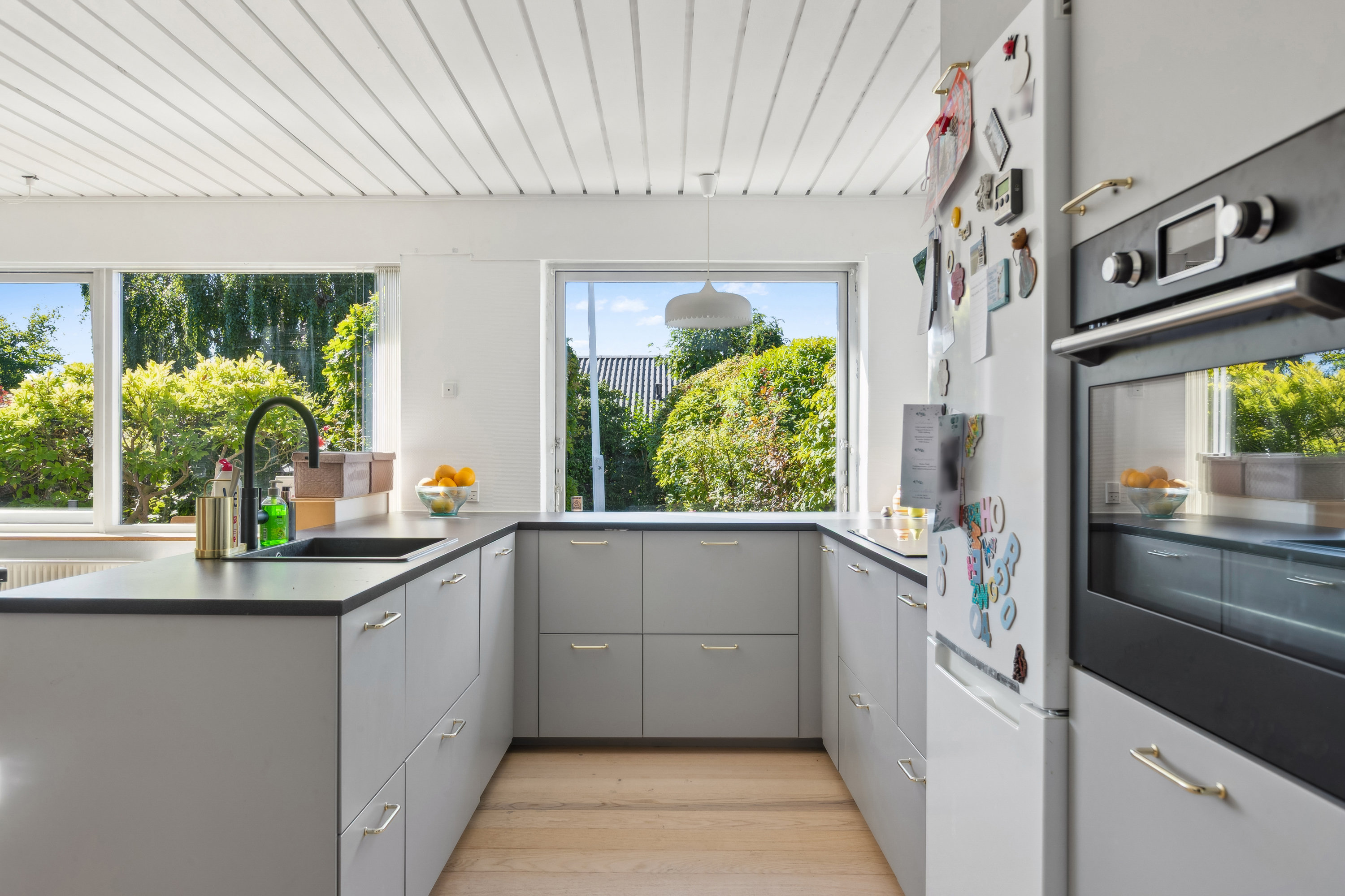 Fremhævet køkken billede i fuldskærmstilstand. Billede af Sletteager 76, Baldersbrønde, 2640 Hedehusene