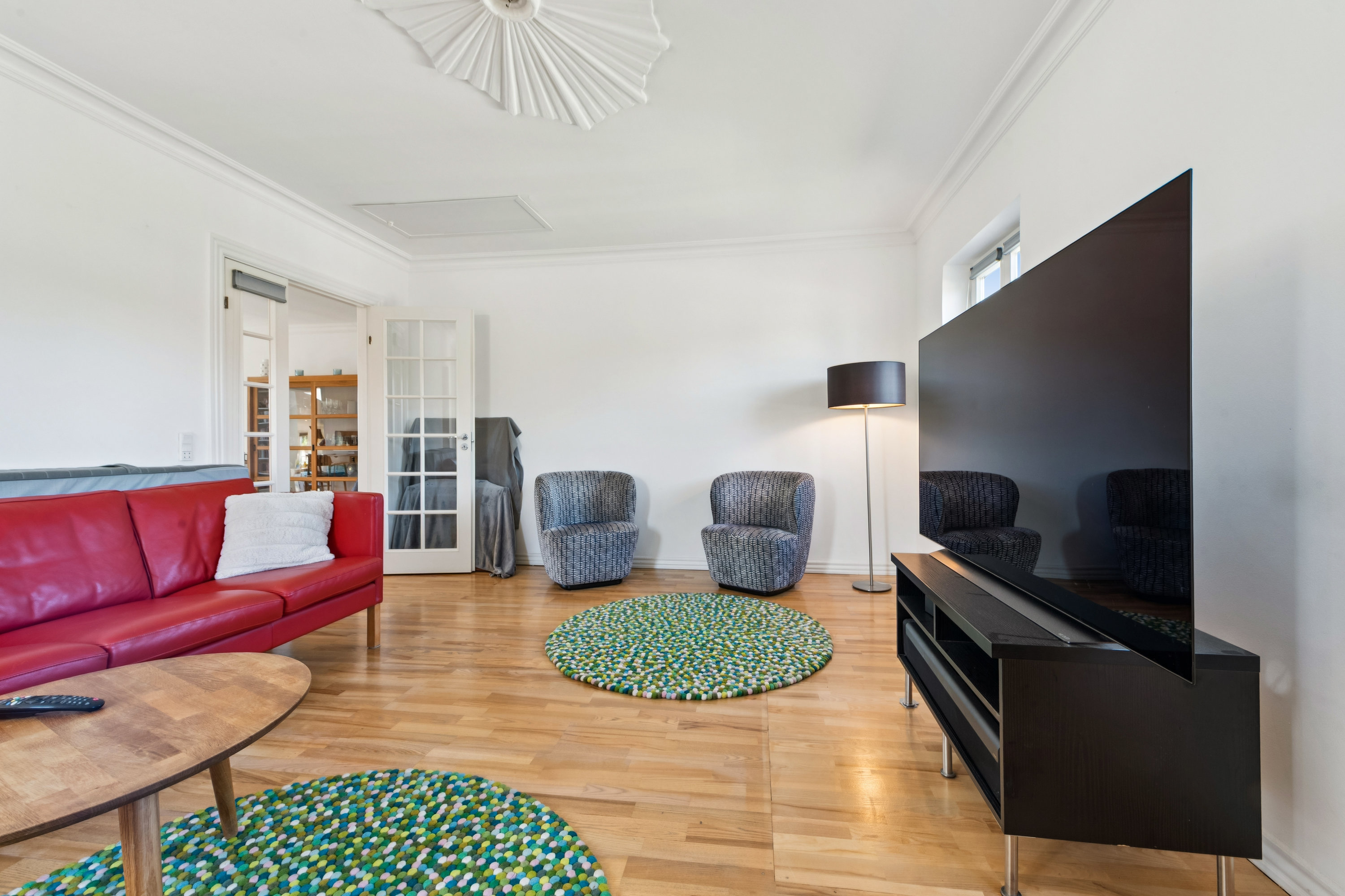 Fremhævet stue billede i fuldskærmstilstand. Billede af Stavnsbjerg Alle 37, 2860 Søborg