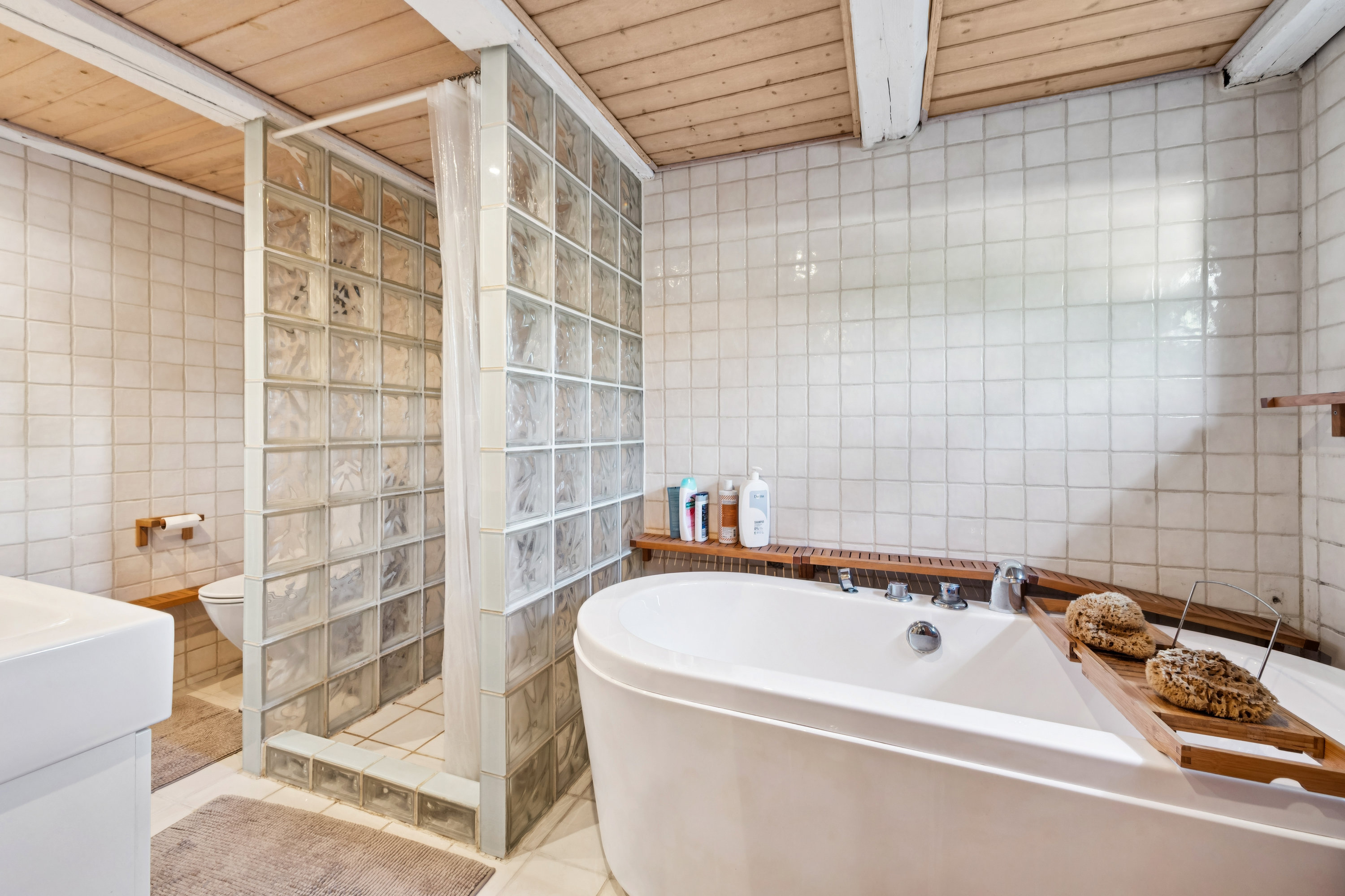 Fremhævet badeværelse billede i fuldskærmstilstand. Billede af Stavnsbjerg Alle 37, 2860 Søborg