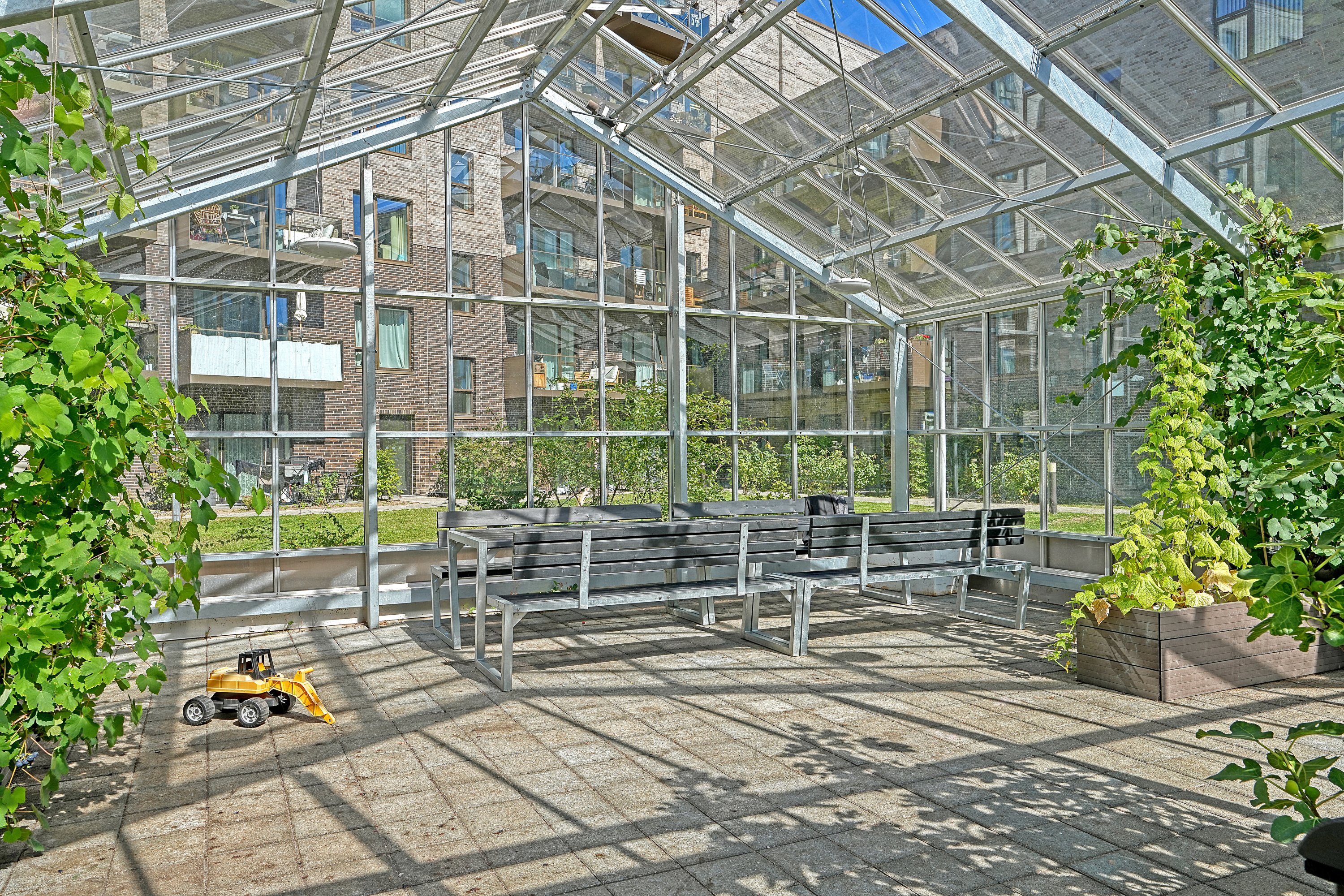 Fremhævet terrasse billede i fuldskærmstilstand. Billede af Taffelæblevej 4, st.. th., 2500 Valby