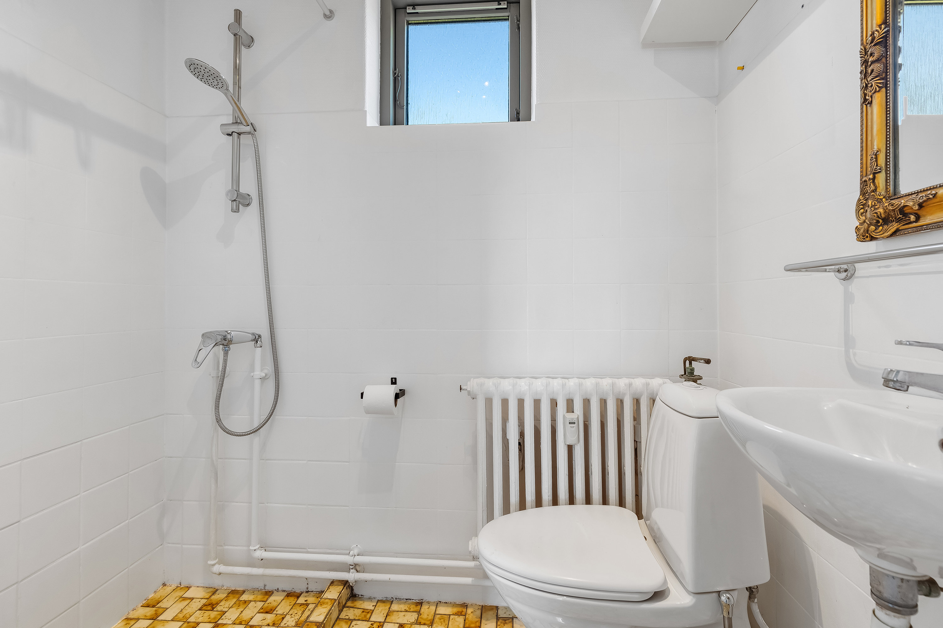 Fremhævet badeværelse billede i fuldskærmstilstand. Billede af Rylevej 5, 3390 Hundested