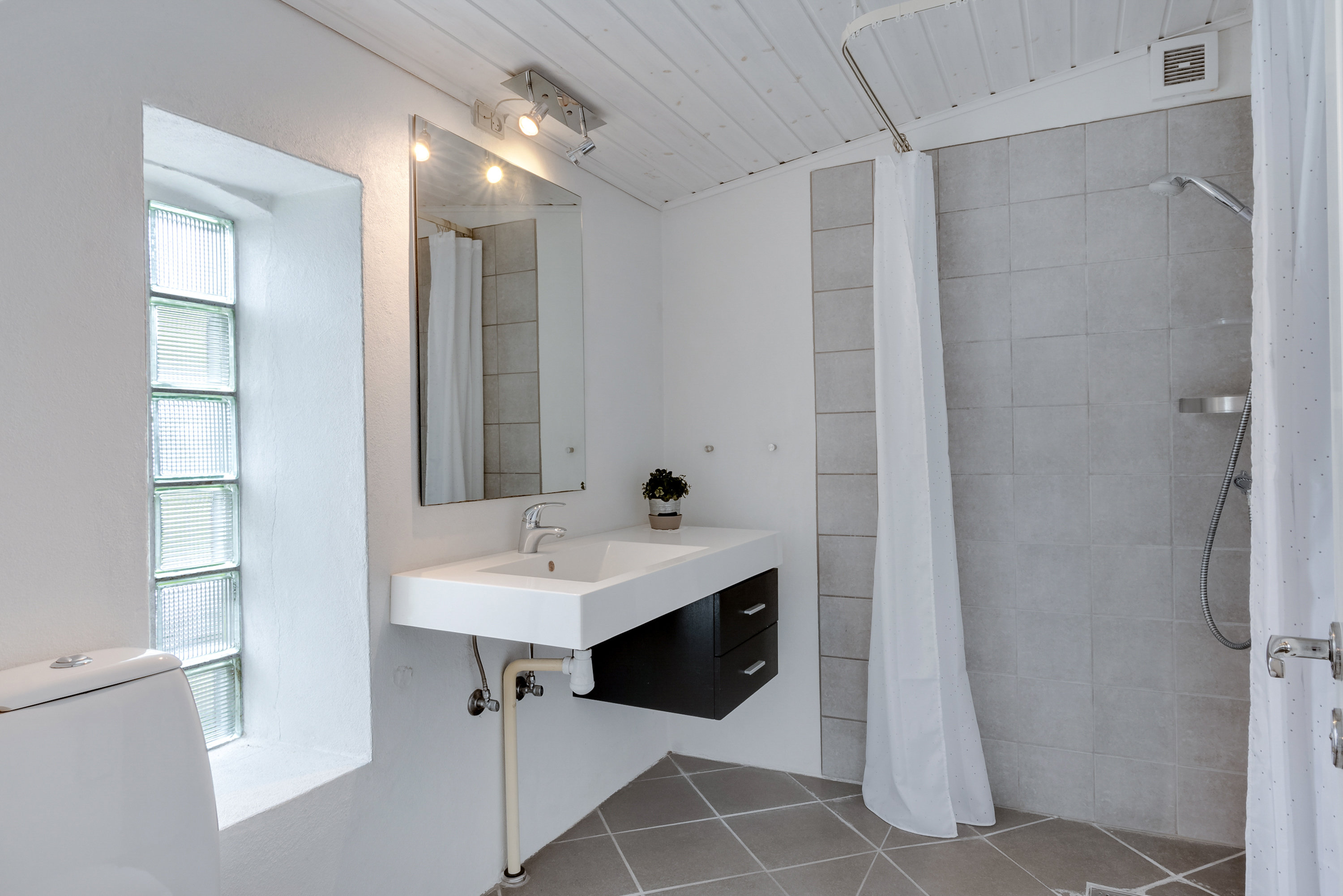 Fremhævet badeværelse billede i fuldskærmstilstand. Billede af Kingstrupvej 15, Ejby, 5592 Ejby