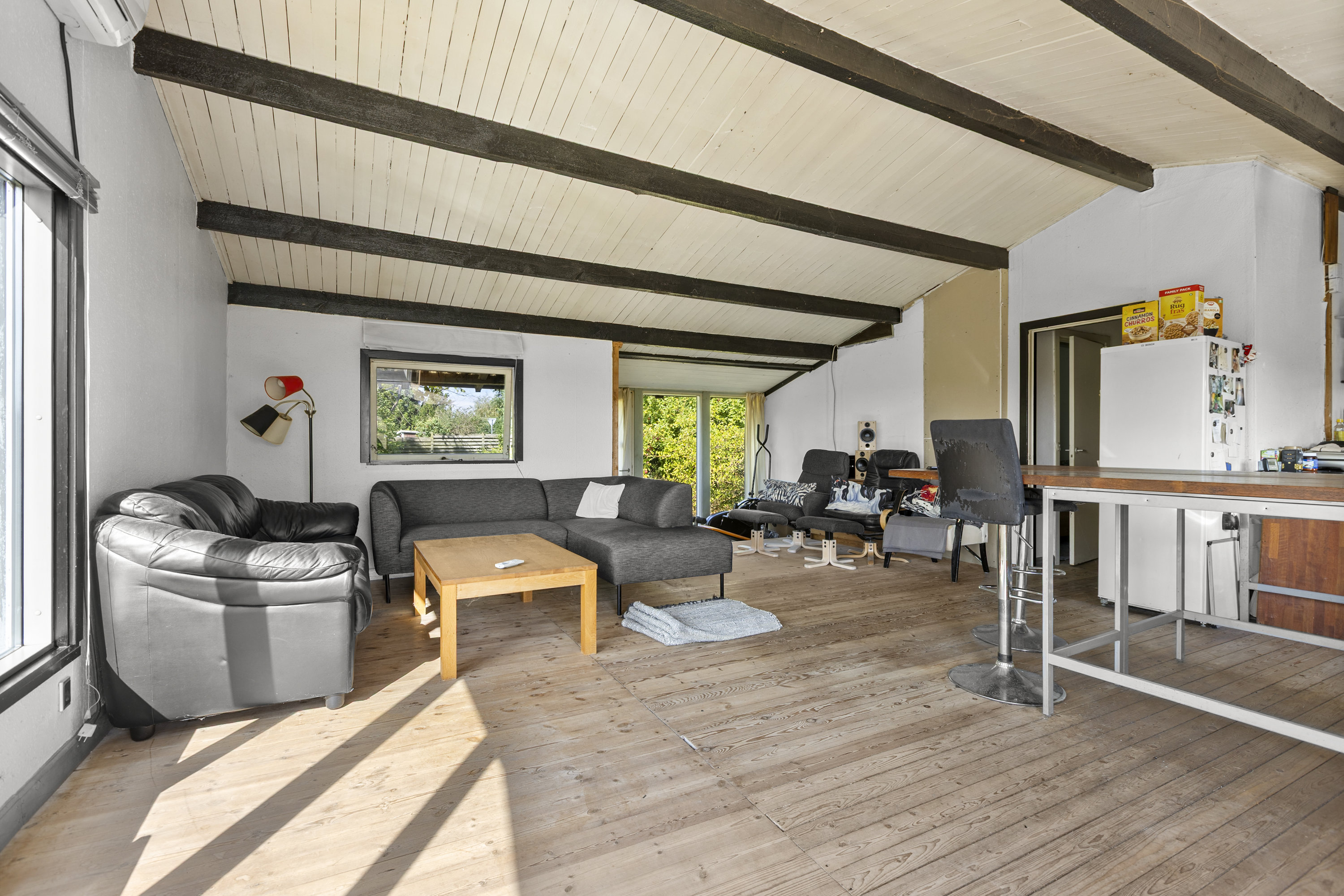 Fremhævet stue billede i fuldskærmstilstand. Billede af Østtoften 10, 4040 Jyllinge