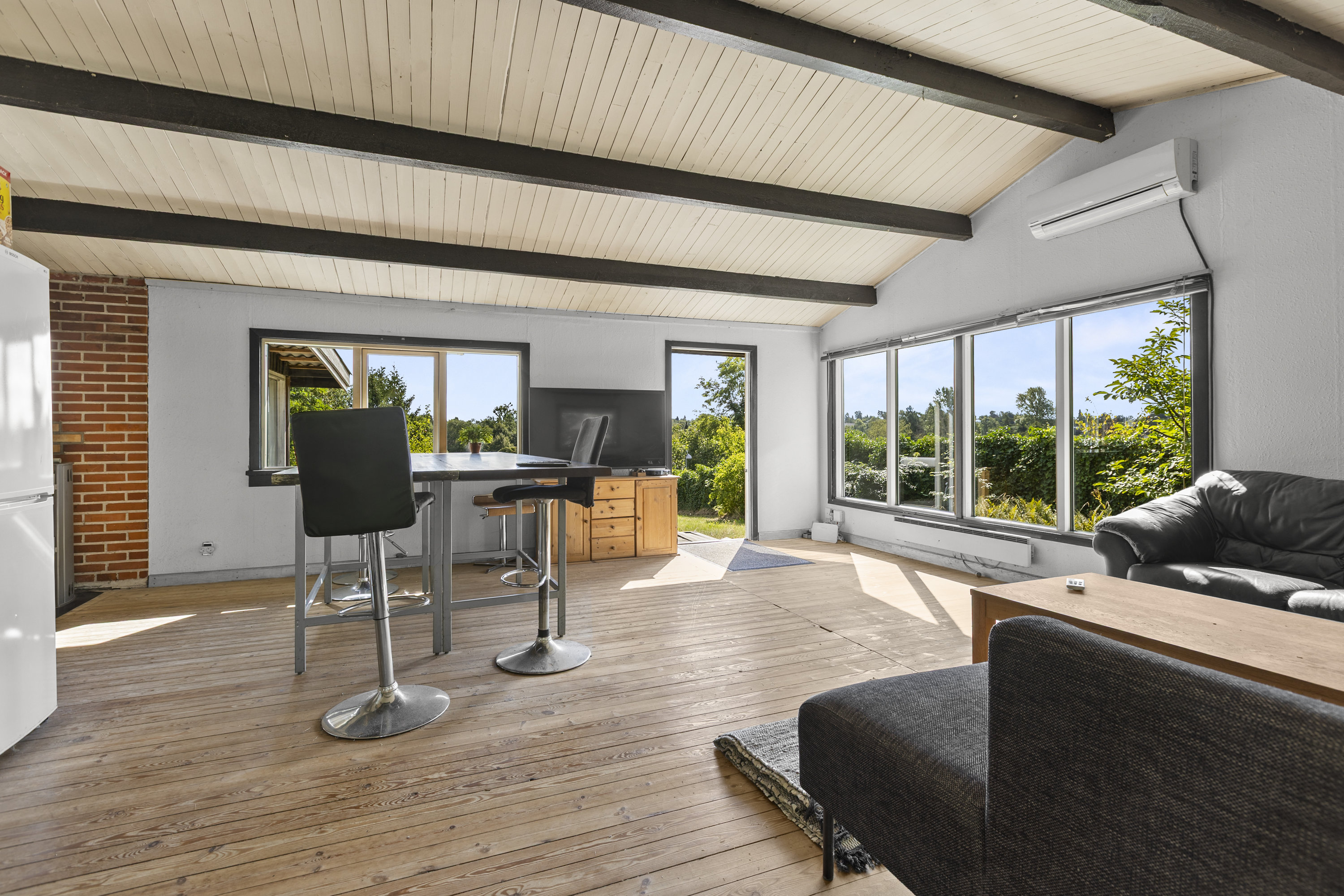 Fremhævet stue billede i fuldskærmstilstand. Billede af Østtoften 10, 4040 Jyllinge