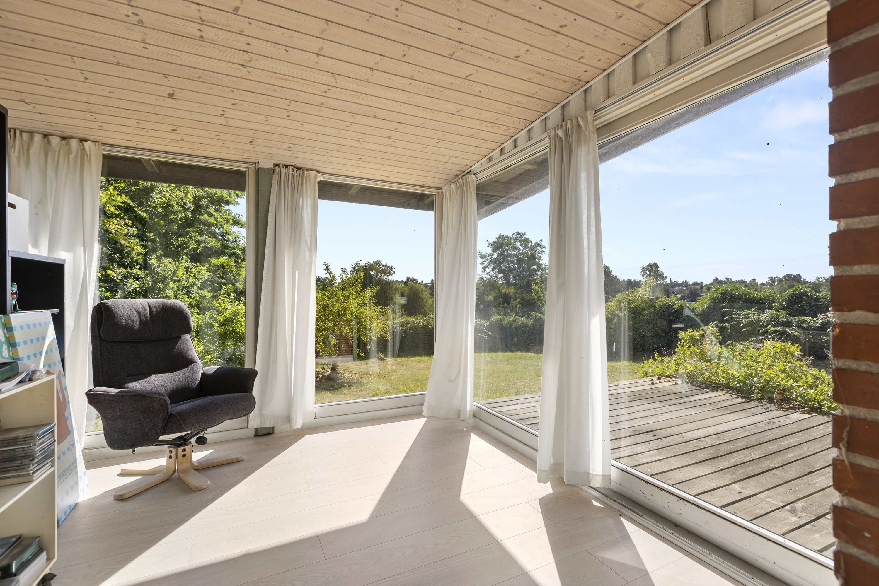 Fremhævet udestue billede i fuldskærmstilstand. Billede af Østtoften 10, 4040 Jyllinge