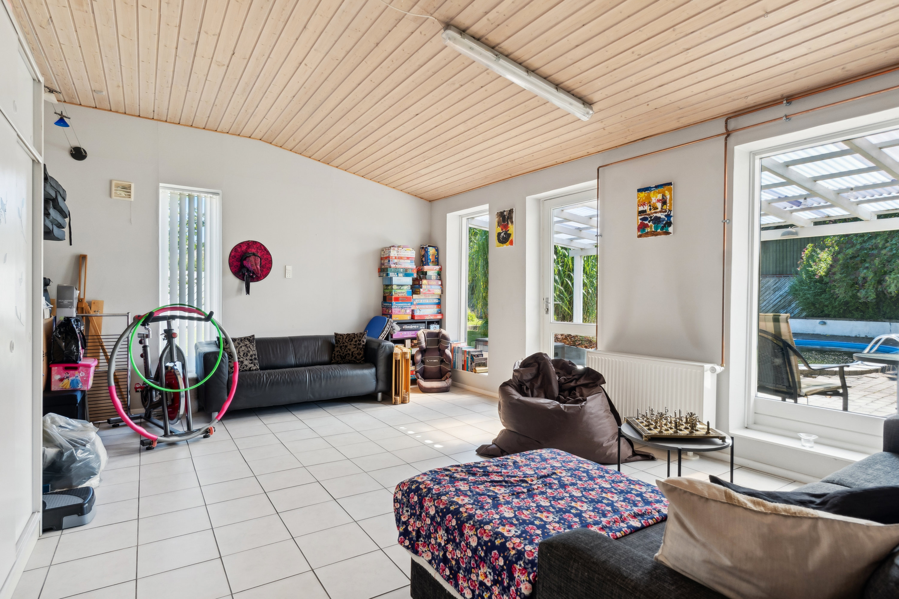 Fremhævet stue billede i fuldskærmstilstand. Billede af Kragerupgårdsvej 11, Tjørnelunde, 4270 Høng