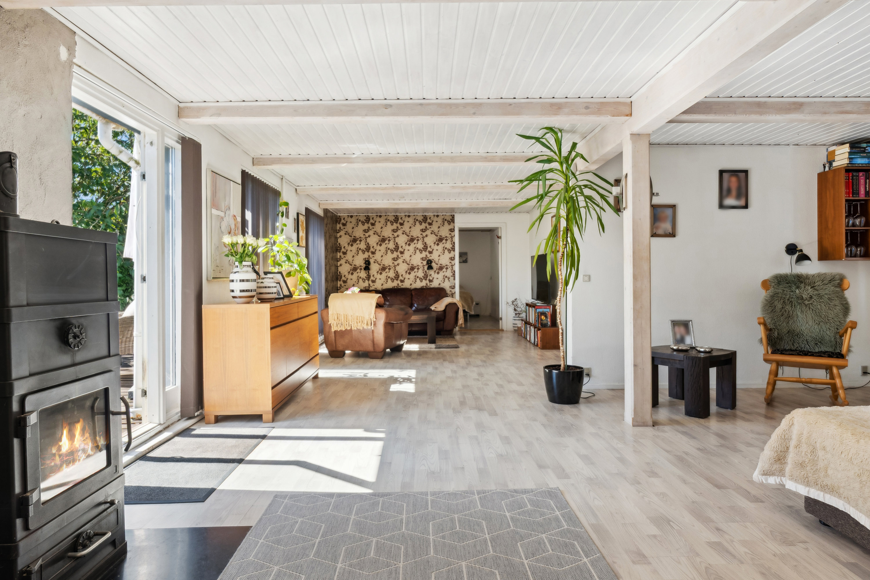 Fremhævet stue billede i fuldskærmstilstand. Billede af Kragerupgårdsvej 11, Tjørnelunde, 4270 Høng