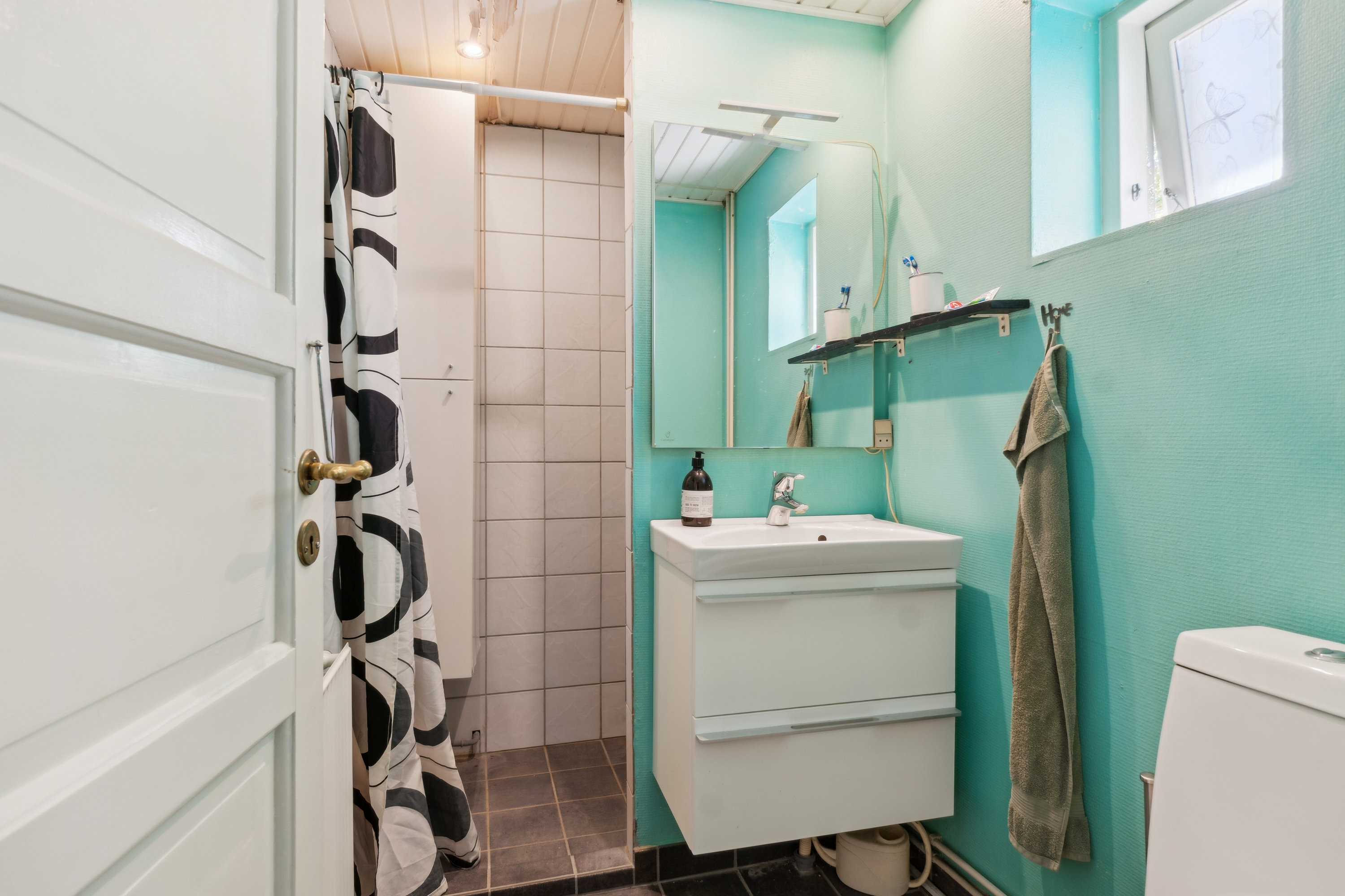 Fremhævet badeværelse billede i fuldskærmstilstand. Billede af Kragerupgårdsvej 11, Tjørnelunde, 4270 Høng