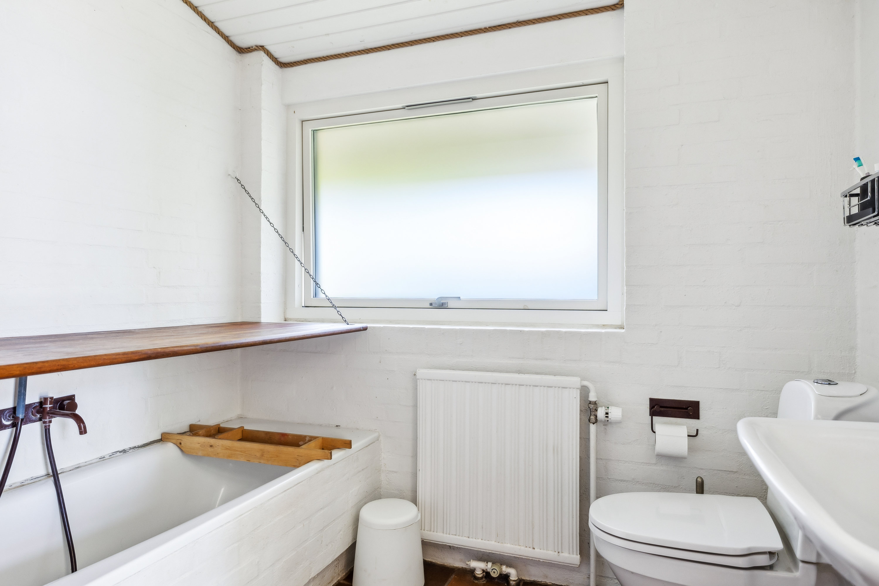 Fremhævet badeværelse billede i fuldskærmstilstand. Billede af Chr. Lehns Vænge 57, Næsbyhoved-Broby, 5270 Odense N