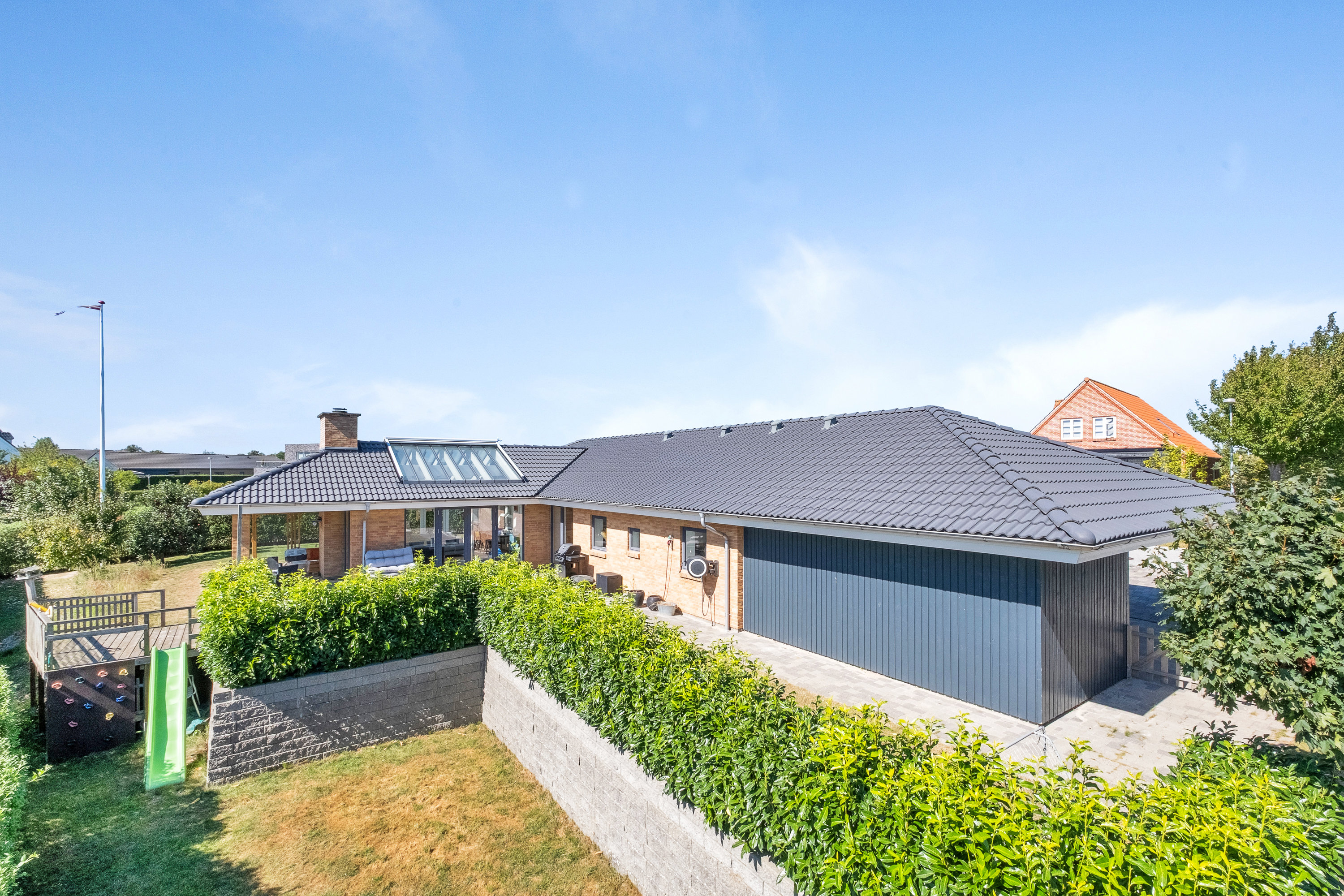 Fremhævet facade billede i fuldskærmstilstand. Billede af Hybenhaven 4, 8520 Lystrup