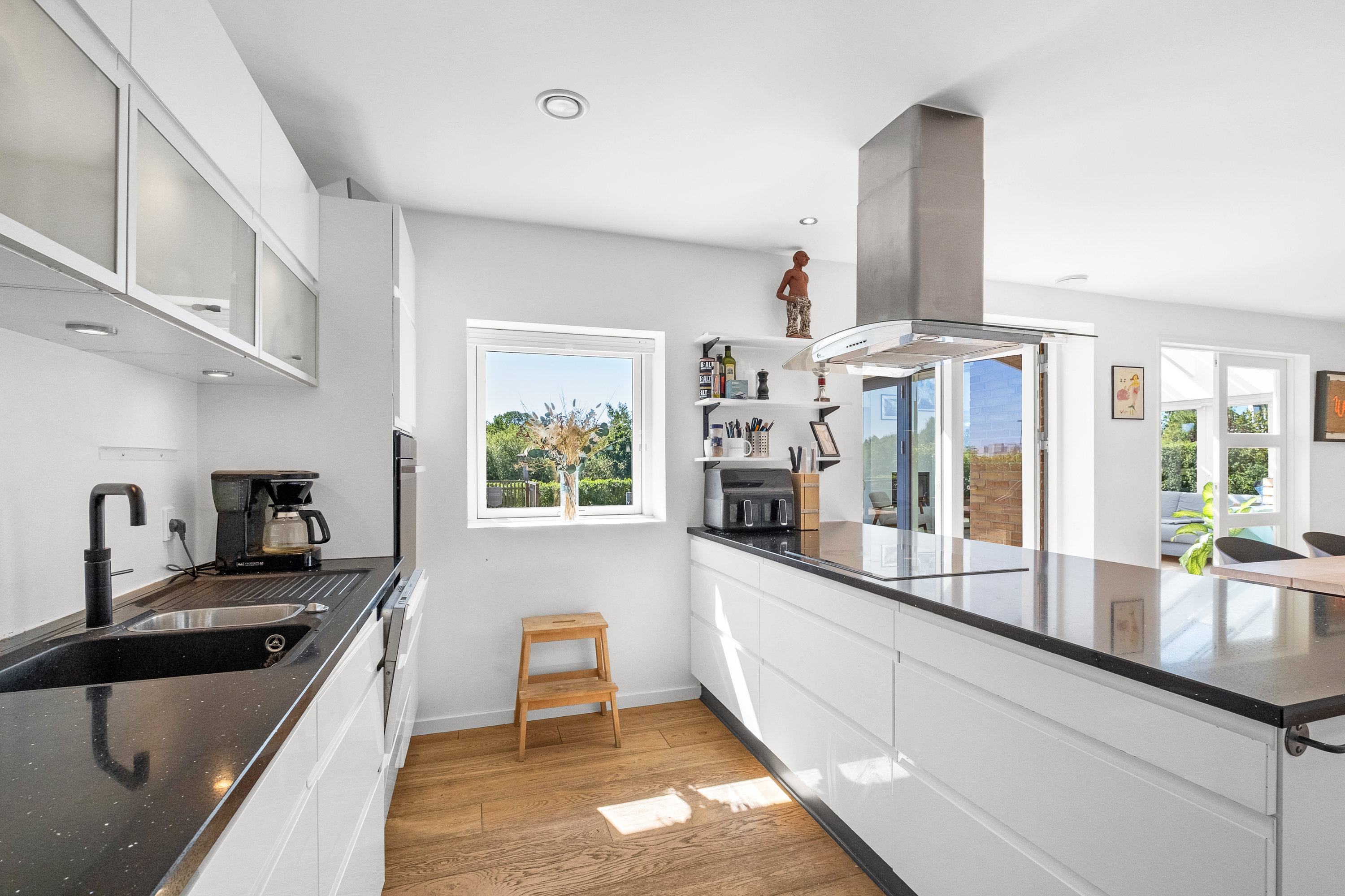 Fremhævet køkken alrum billede i fuldskærmstilstand. Billede af Hybenhaven 4, 8520 Lystrup