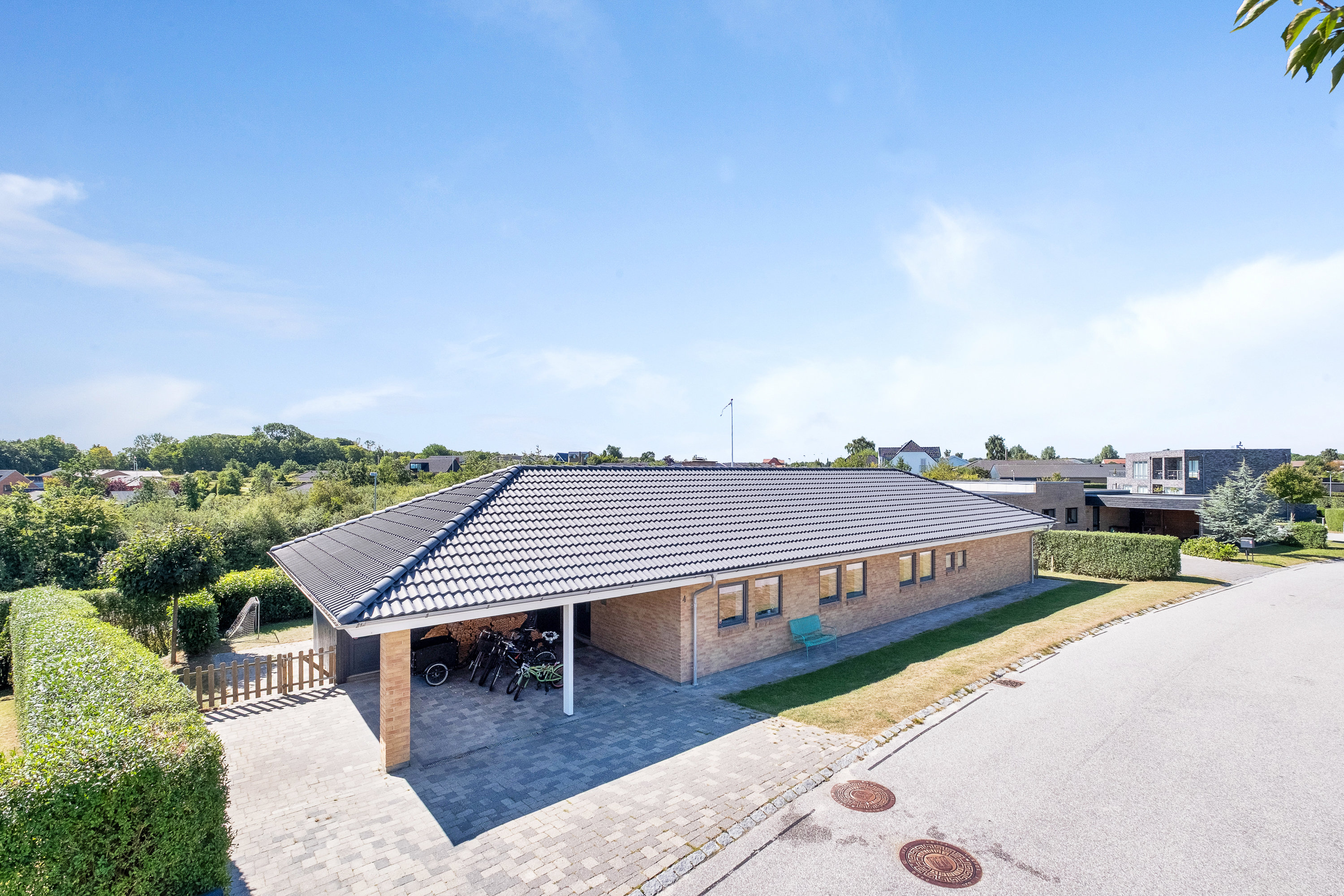 Fremhævet facade billede i fuldskærmstilstand. Billede af Hybenhaven 4, 8520 Lystrup