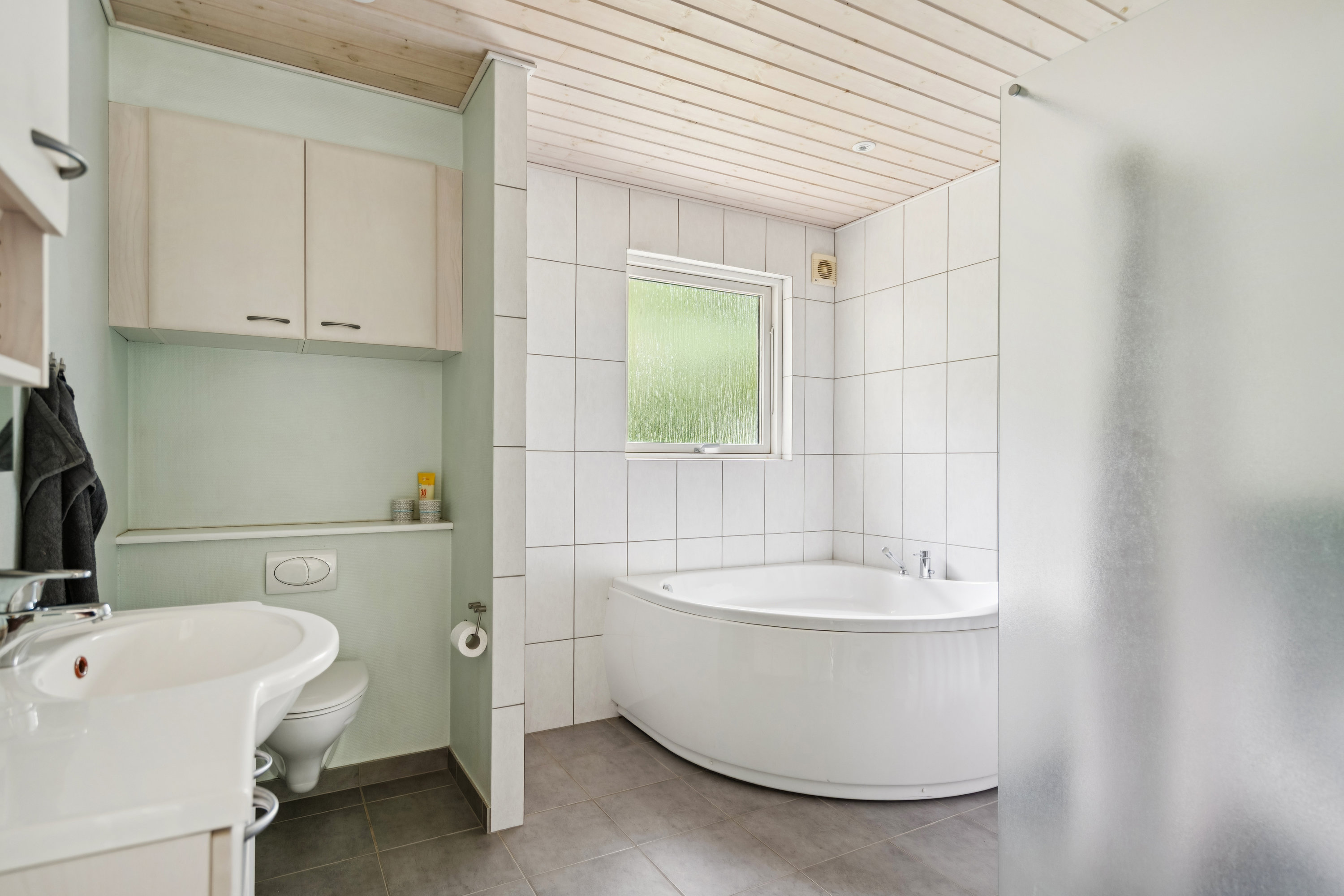 Fremhævet badeværelse billede i fuldskærmstilstand. Billede af Lindholmvej 10, Østerby, 9940 Læsø