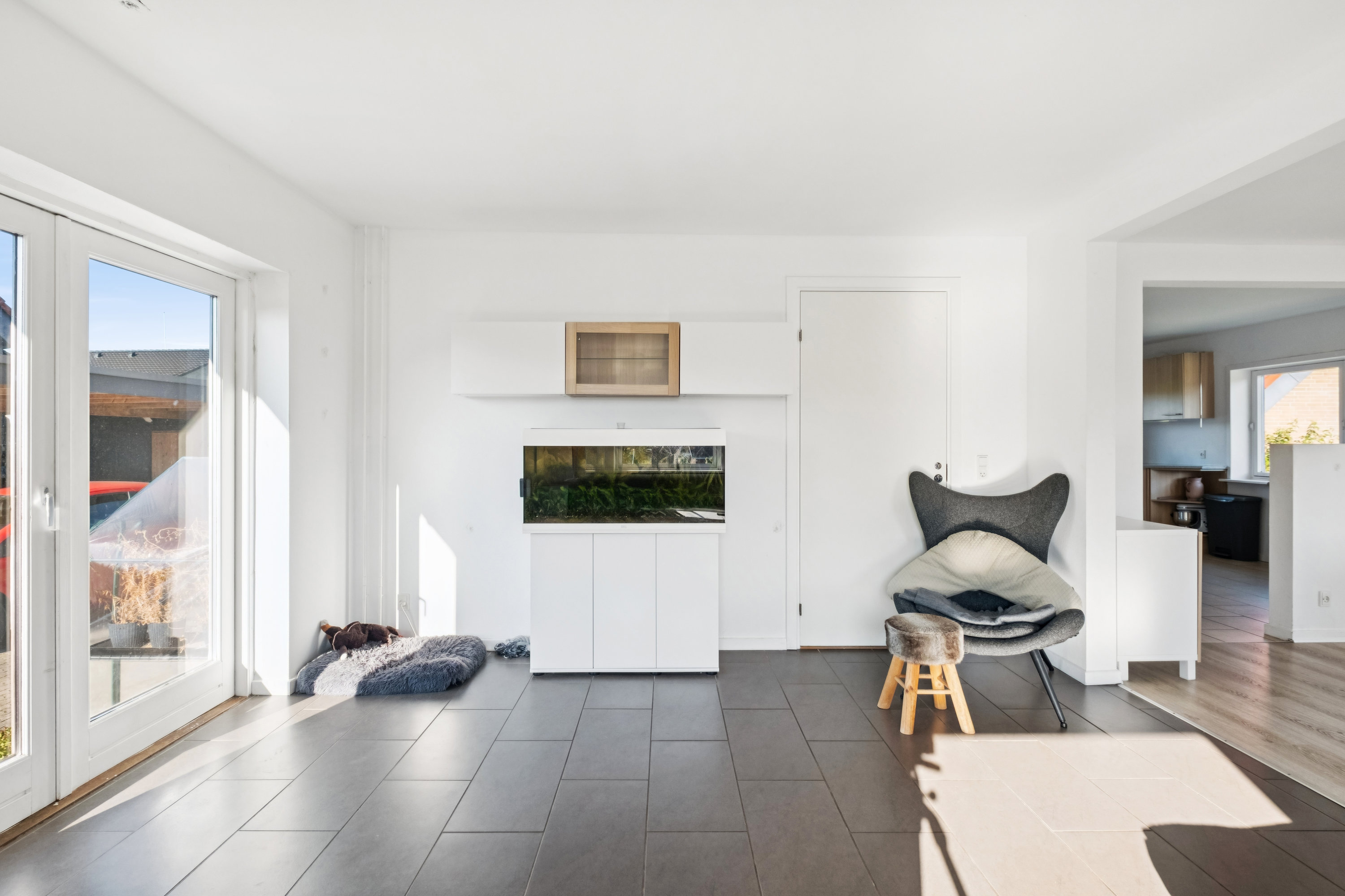 Fremhævet stue billede i fuldskærmstilstand. Billede af Nøvlingvej 144A, 9260 Gistrup