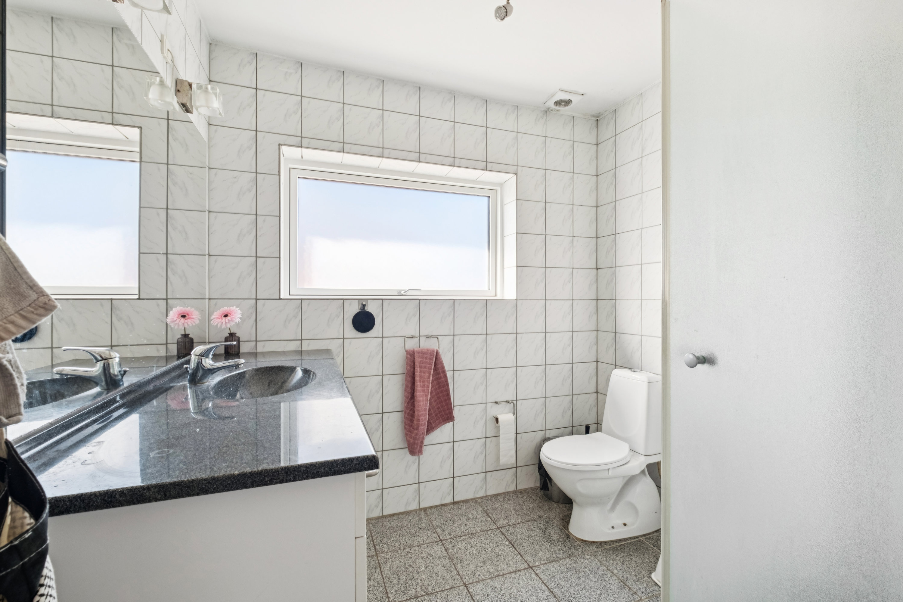 Fremhævet badeværelse billede i fuldskærmstilstand. Billede af Nøvlingvej 144A, 9260 Gistrup