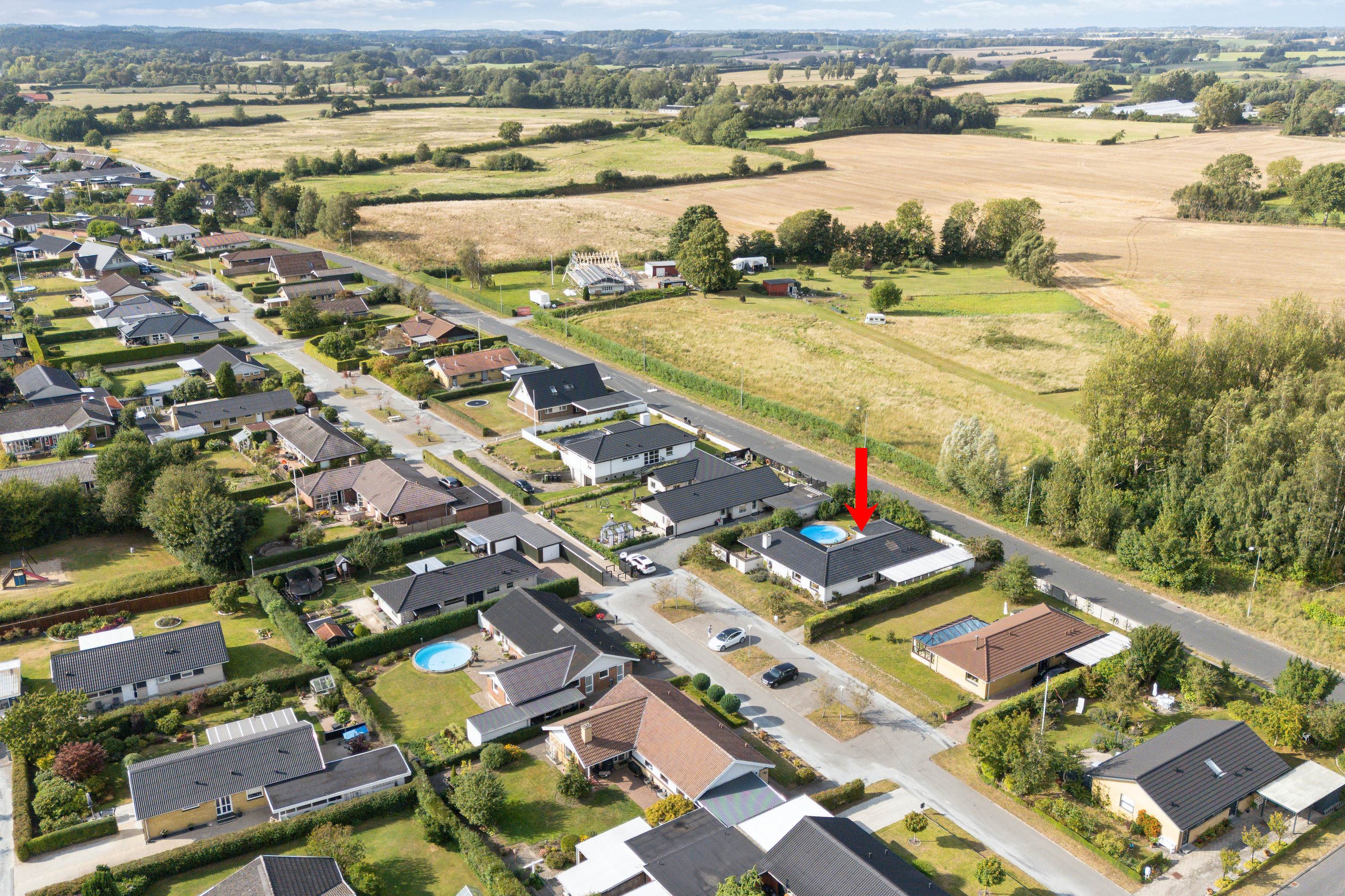 Fremhævet luftfoto billede i fuldskærmstilstand. Billede af Kronhjortløkken 128, Korup, 5210 Odense NV