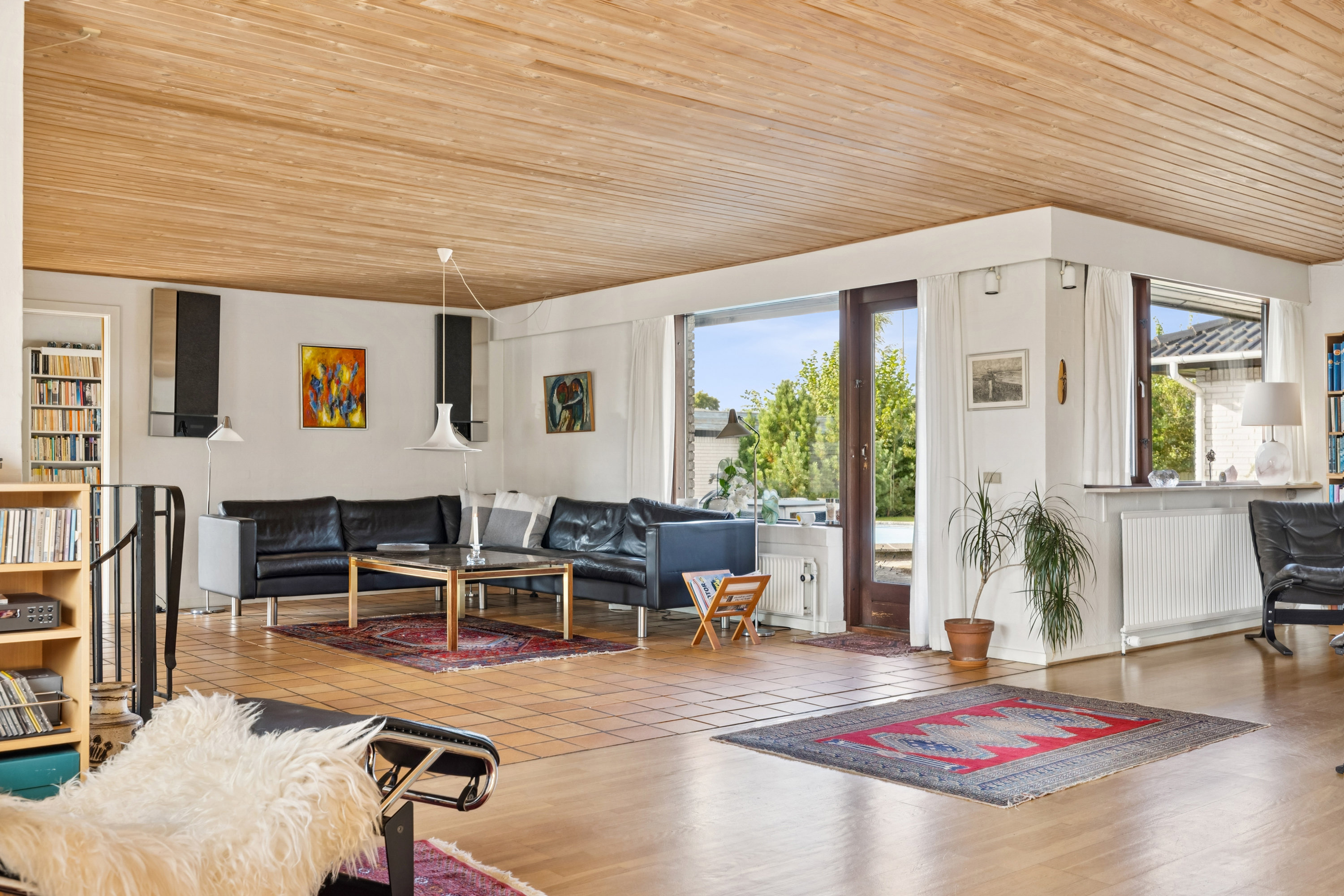 Fremhævet stue billede i fuldskærmstilstand. Billede af Kronhjortløkken 128, Korup, 5210 Odense NV