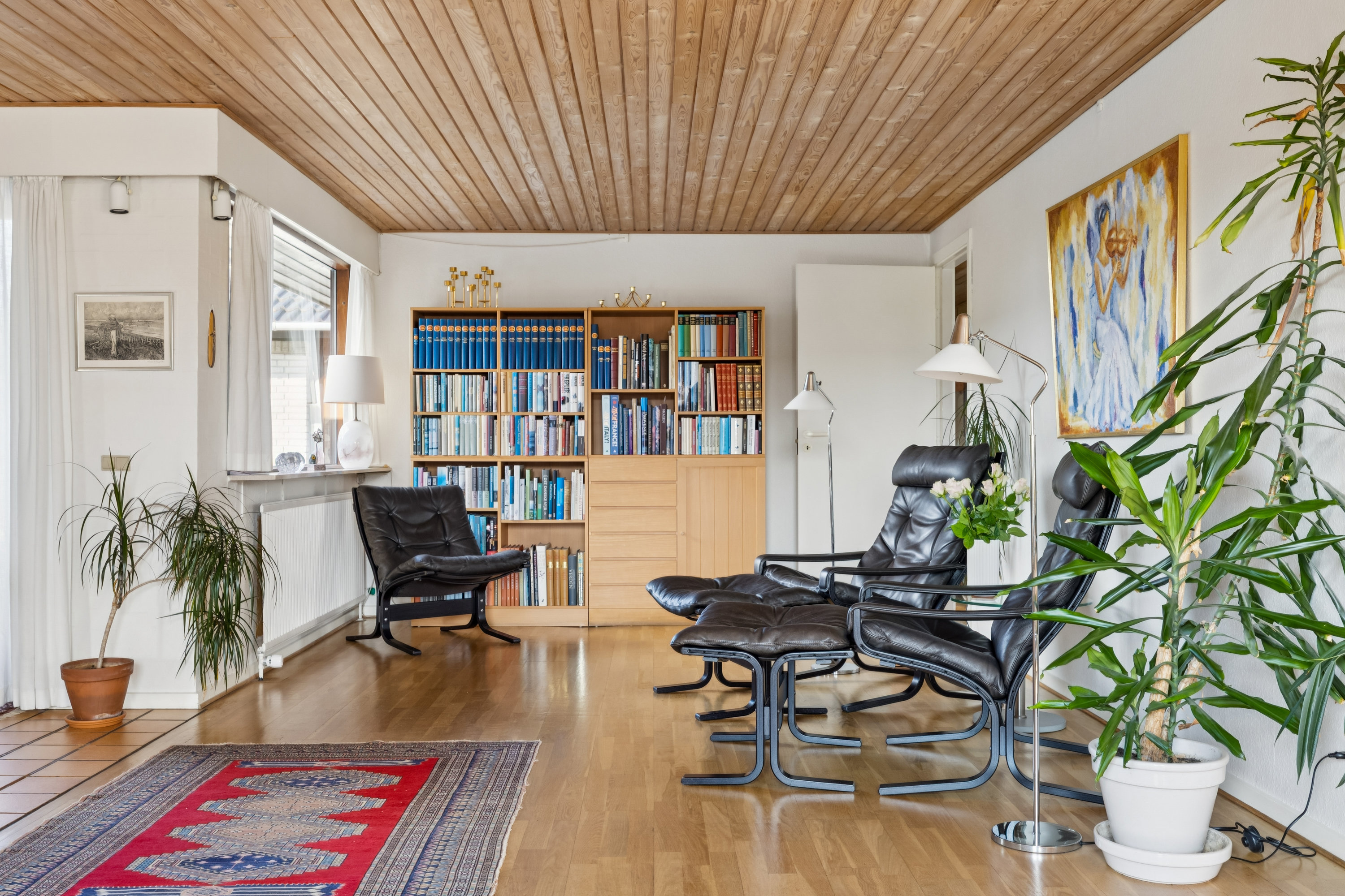 Fremhævet stue billede i fuldskærmstilstand. Billede af Kronhjortløkken 128, Korup, 5210 Odense NV