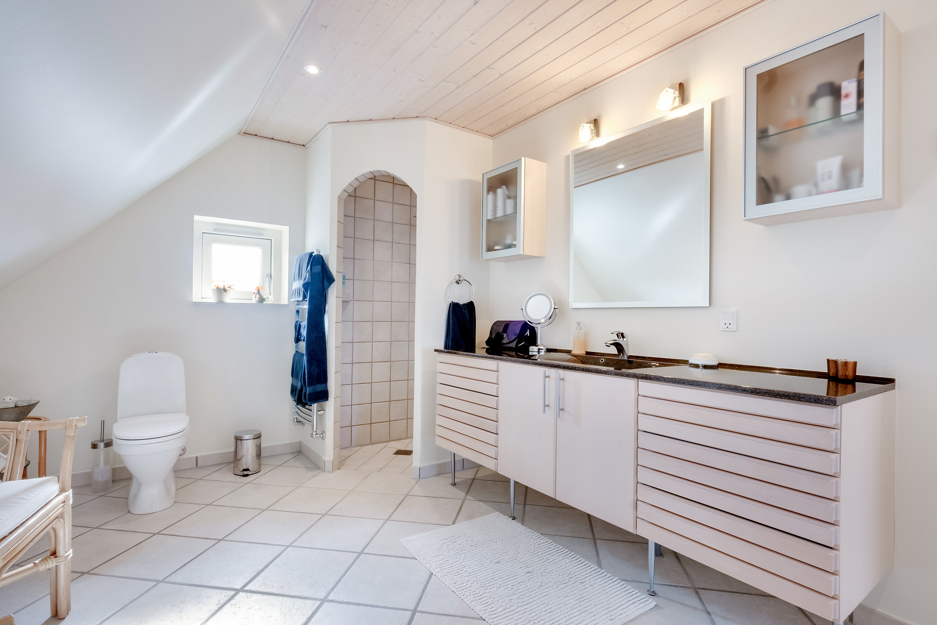 Fremhævet badeværelse billede i fuldskærmstilstand. Billede af Oslovej 45, 5400 Bogense