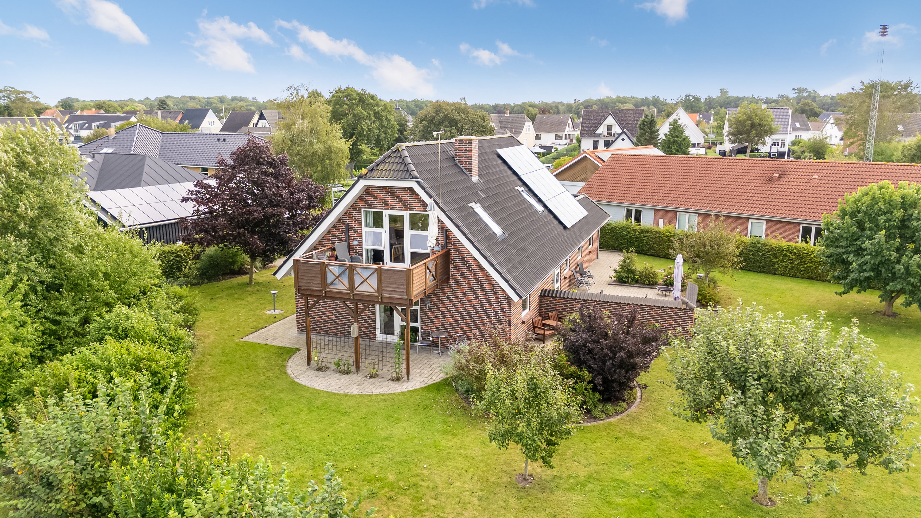 Fremhævet facade billede i fuldskærmstilstand. Billede af Oslovej 45, 5400 Bogense