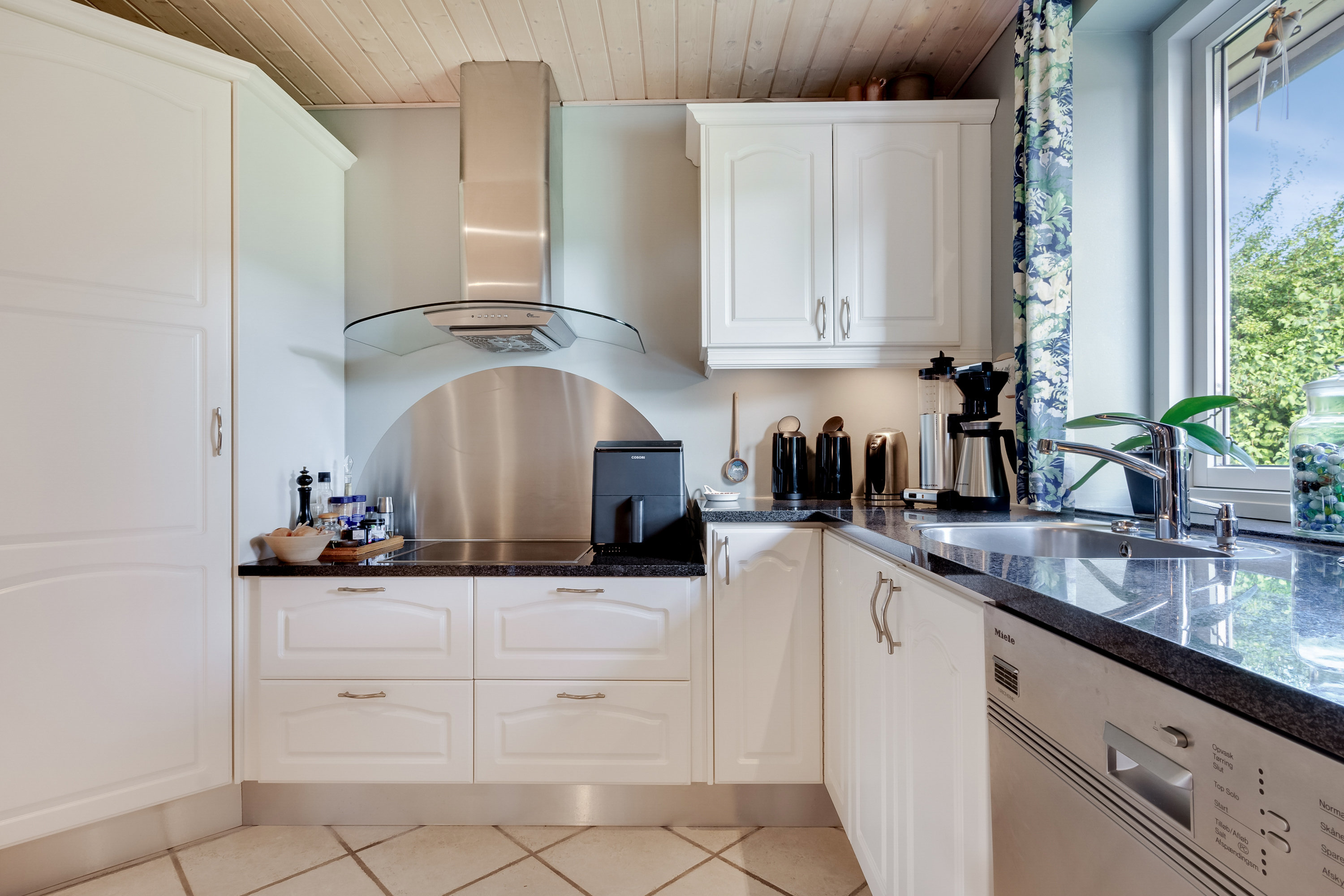 Fremhævet køkken billede i fuldskærmstilstand. Billede af Oslovej 45, 5400 Bogense