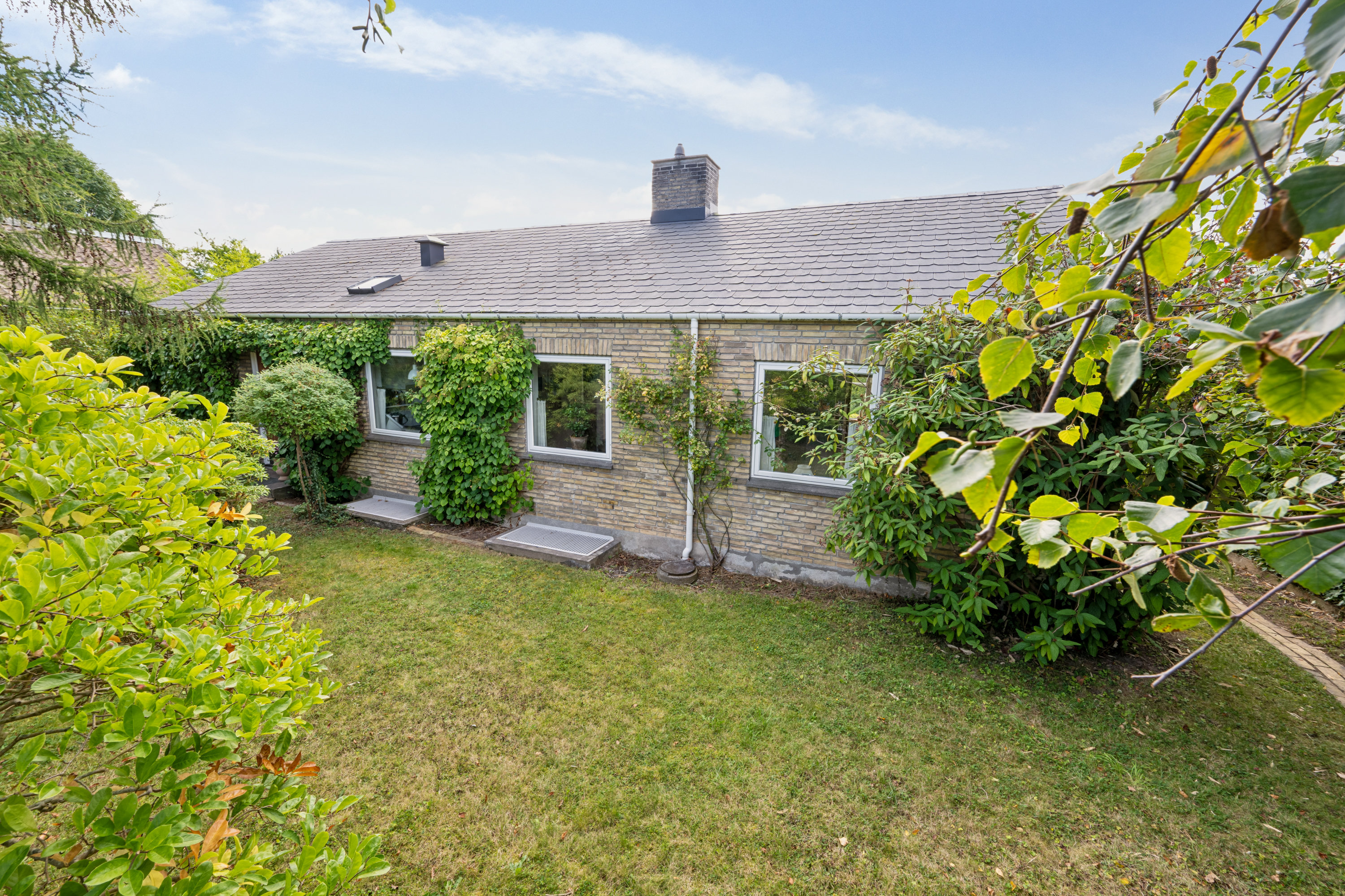 Fremhævet ejendom 1 billede i fuldskærmstilstand. Billede af Skovvej 57, 2820 Gentofte