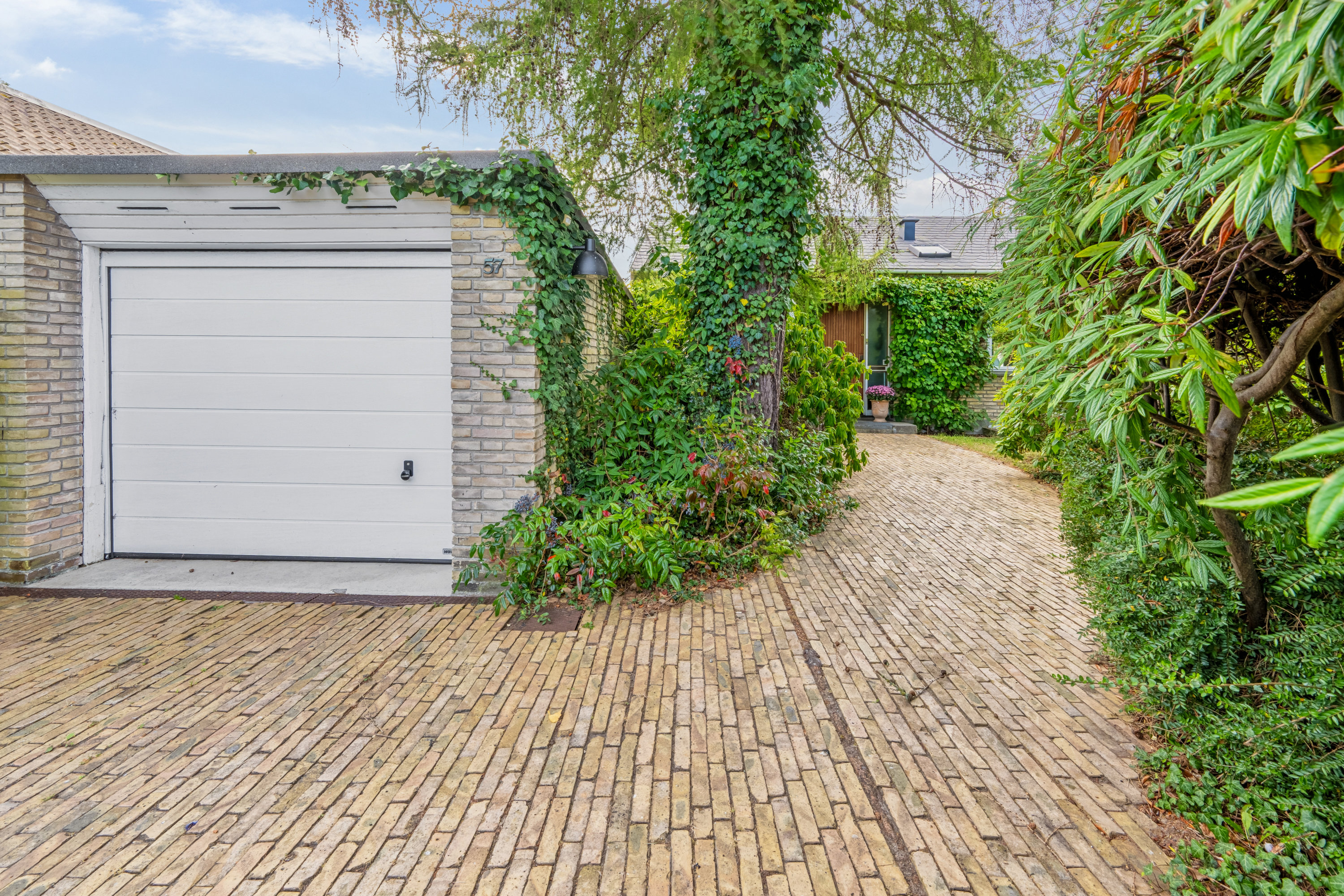 Fremhævet have billede i fuldskærmstilstand. Billede af Skovvej 57, 2820 Gentofte