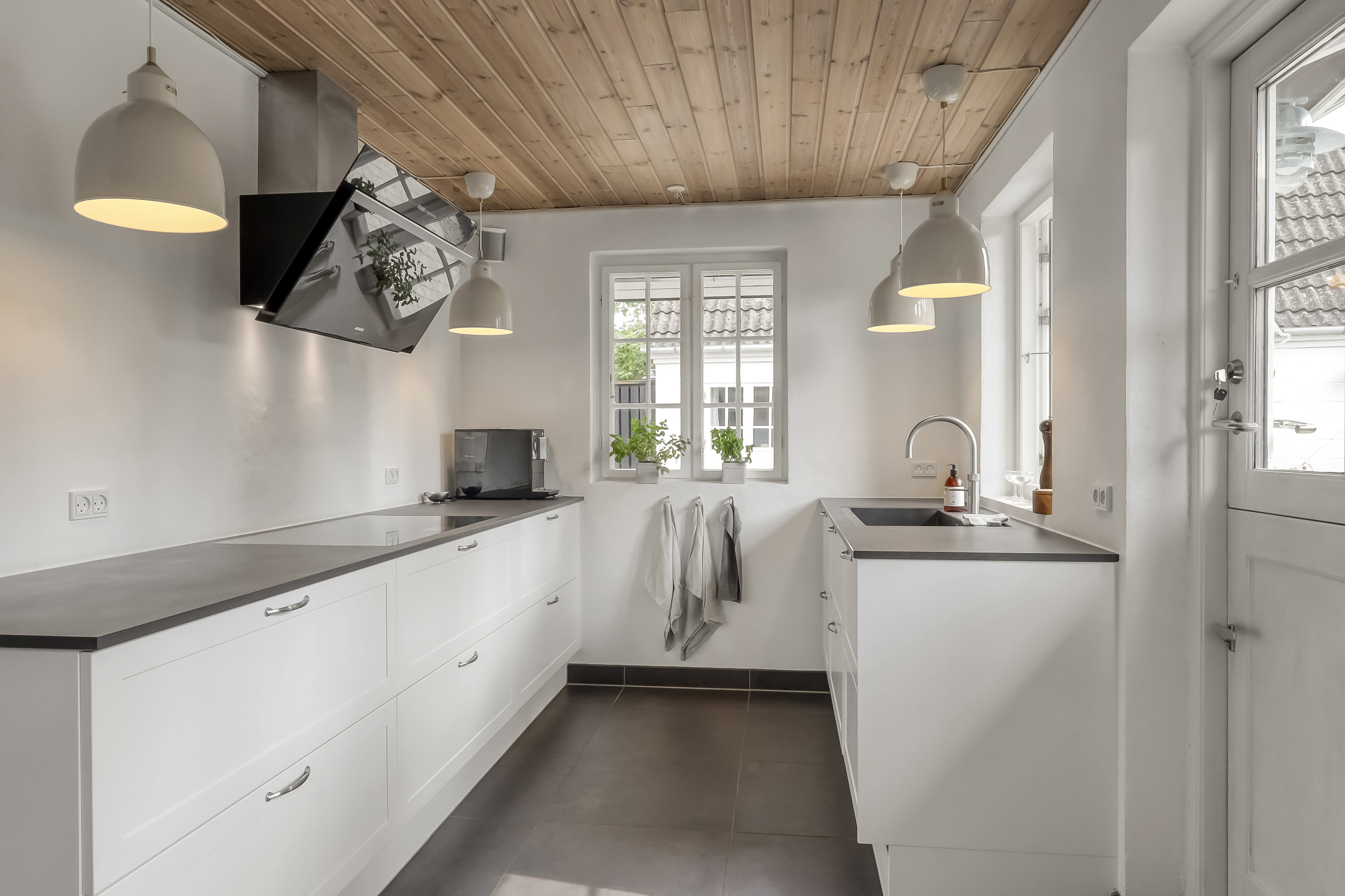 Fremhævet køkken billede i fuldskærmstilstand. Billede af Strandgade 47, Tåsinge, 5700 Svendborg